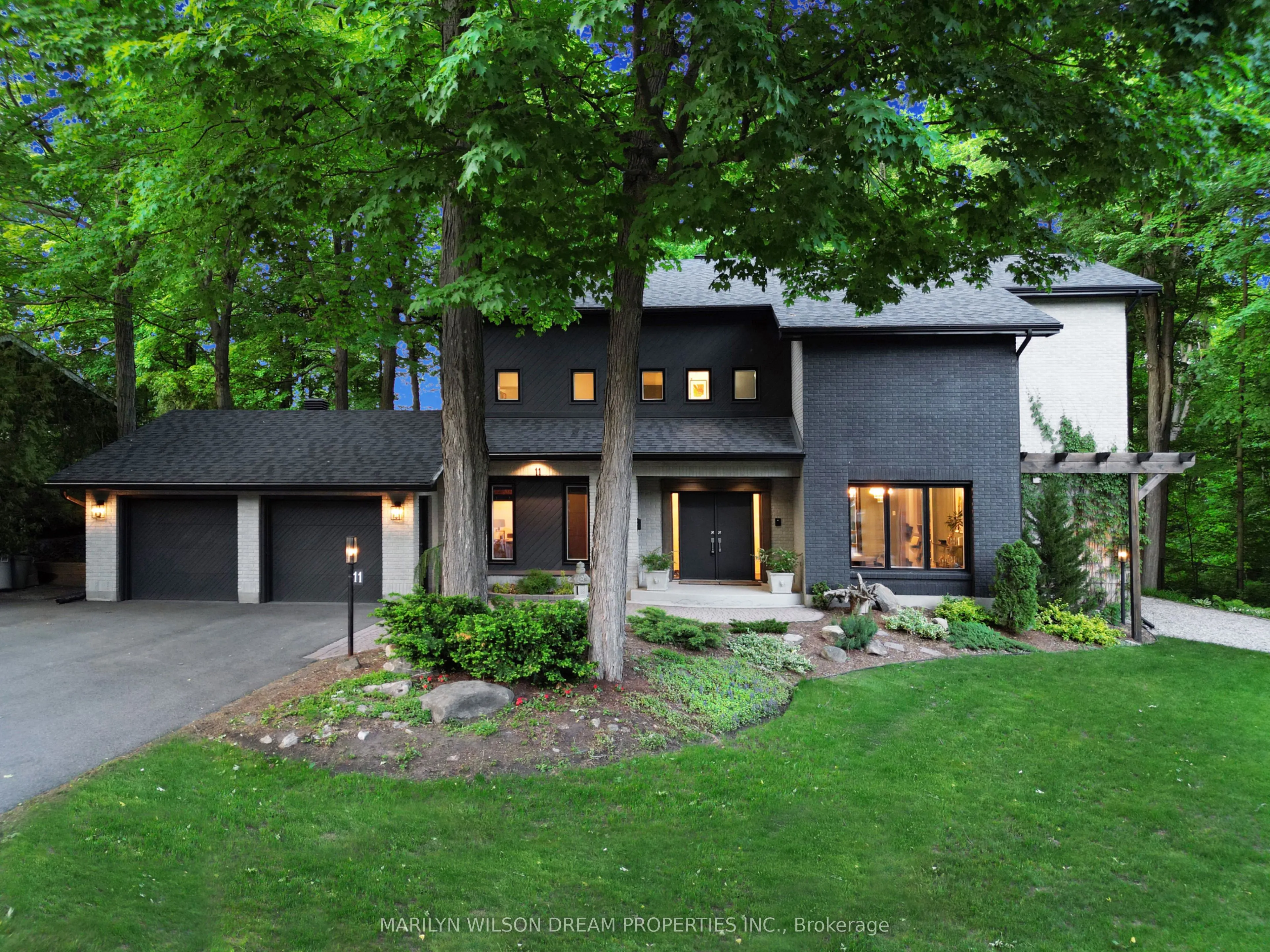 11 Burrows Road