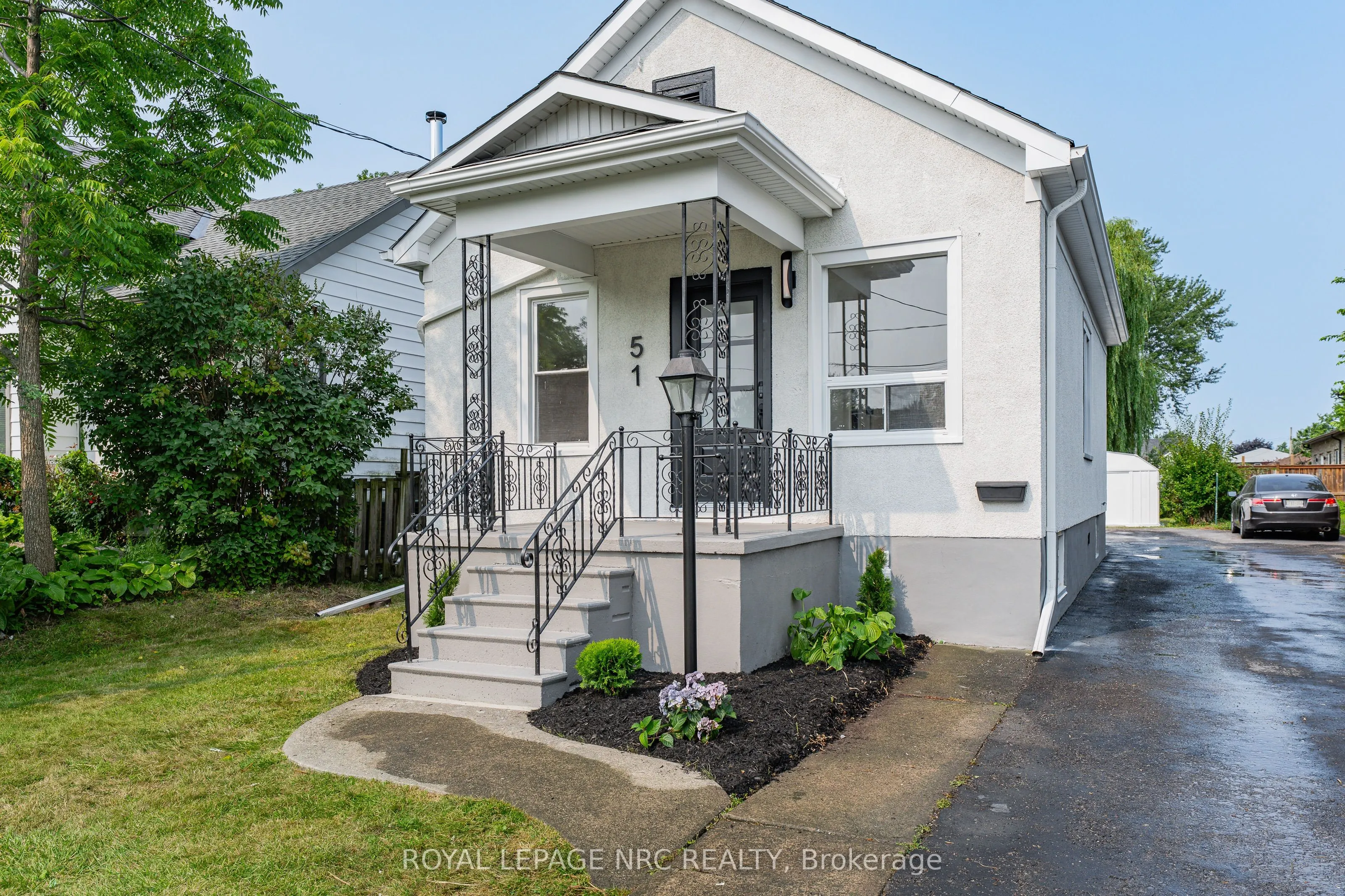 51 Queen Street S