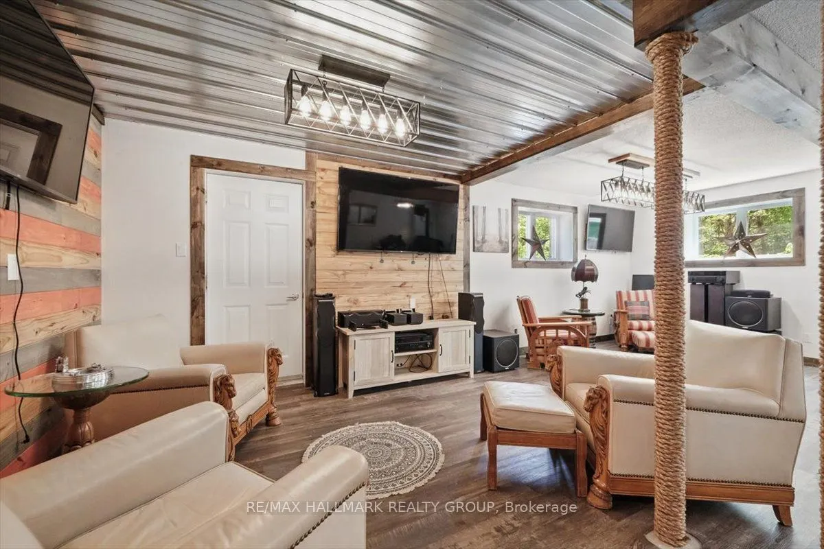 1720 Des Pins Road