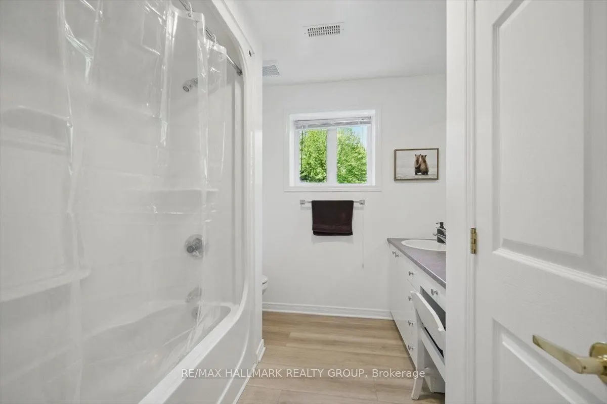1720 Des Pins Road