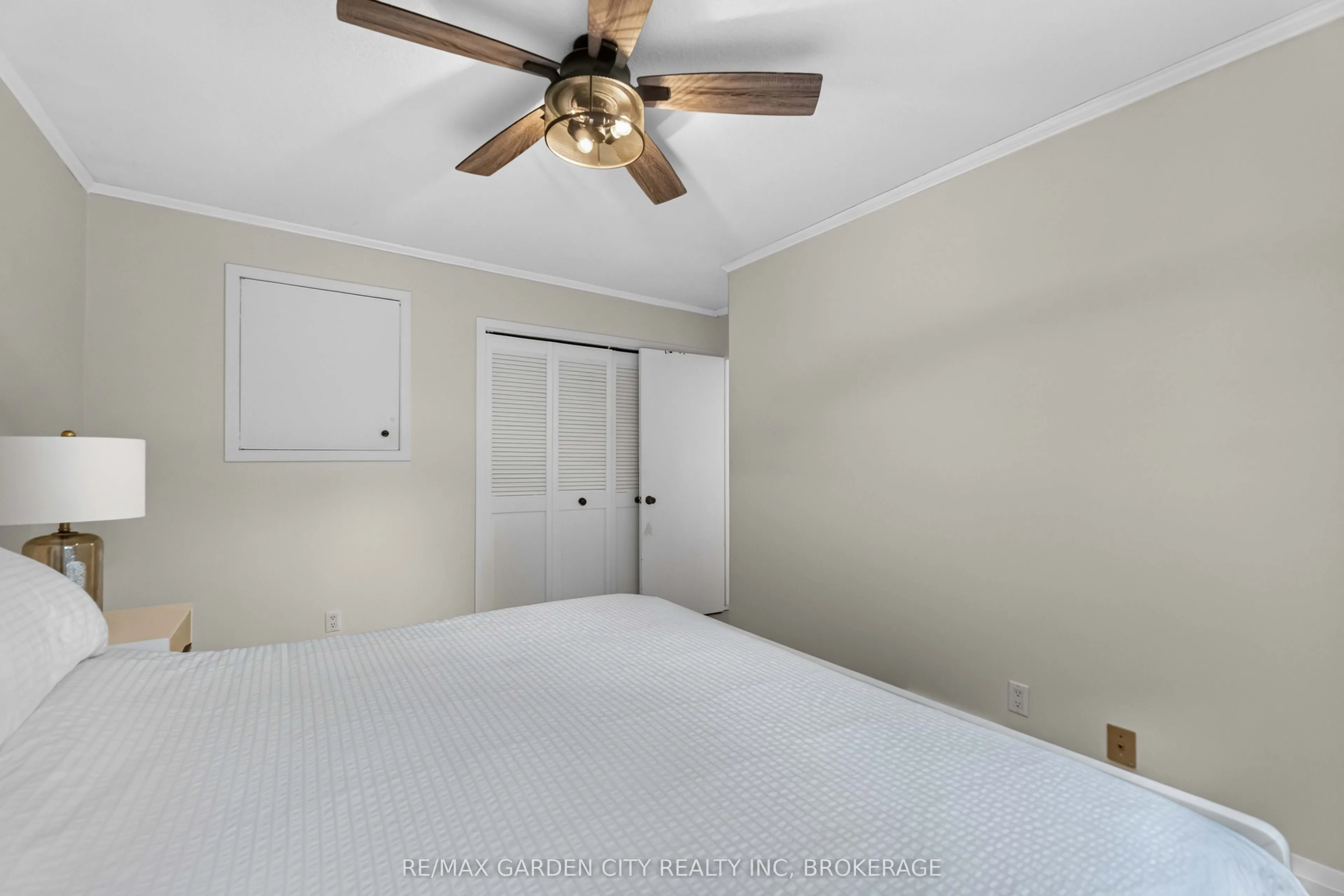 3 FALLINGBROOK Drive