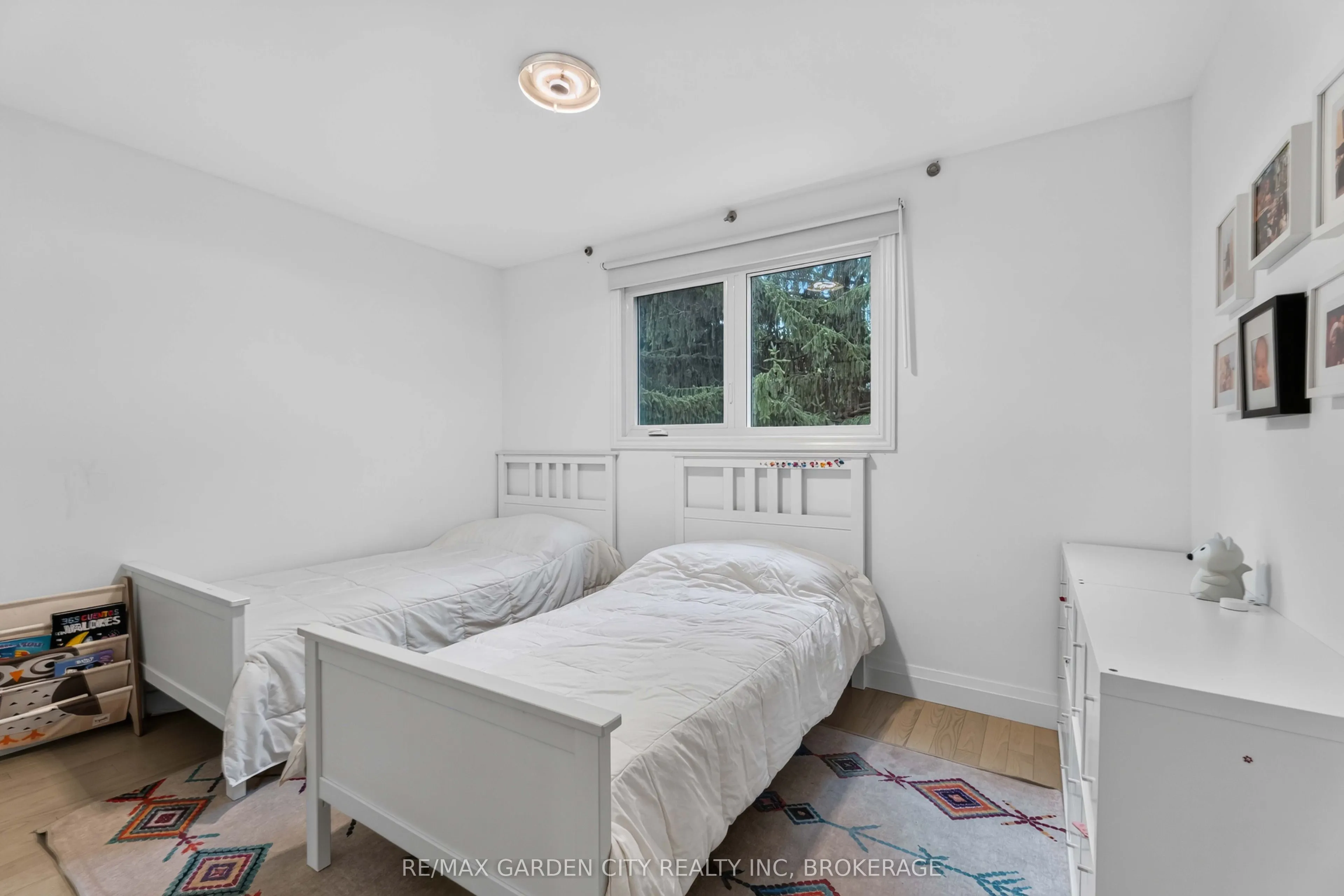 3 FALLINGBROOK Drive