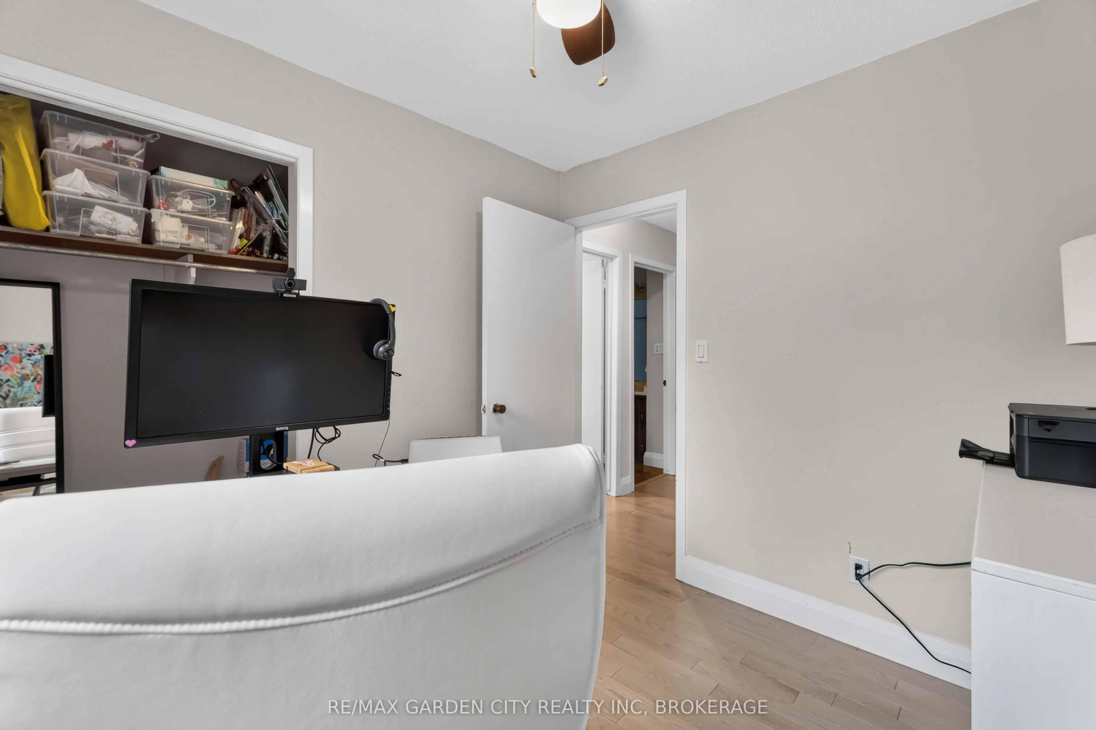 3 FALLINGBROOK Drive