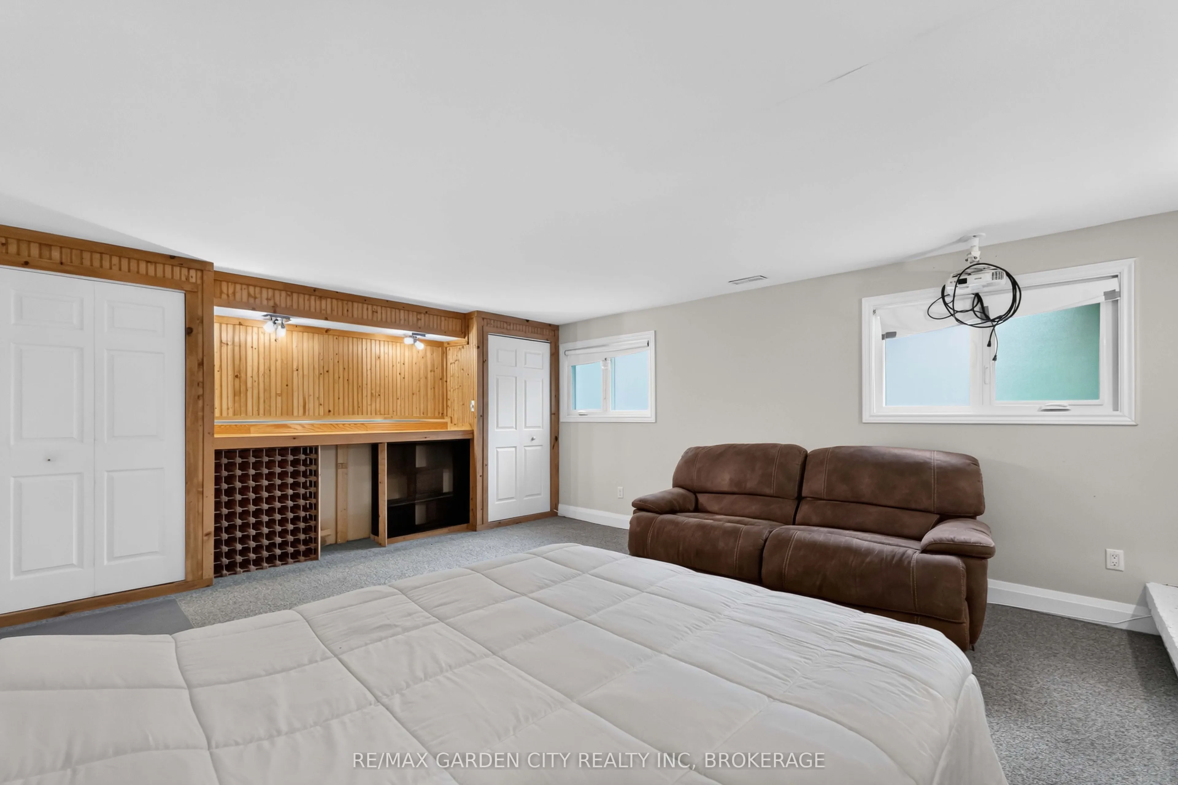 3 FALLINGBROOK Drive