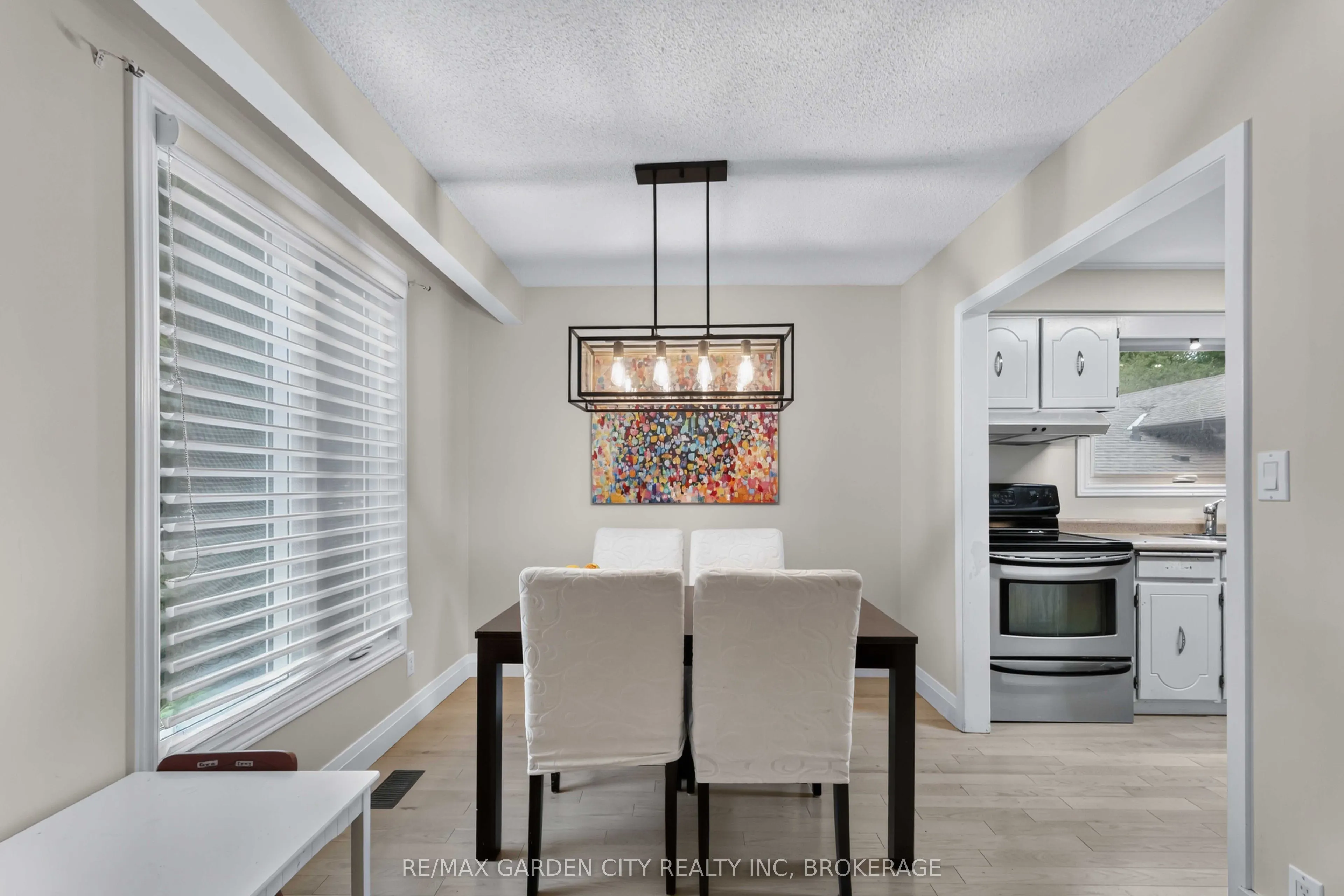 3 FALLINGBROOK Drive
