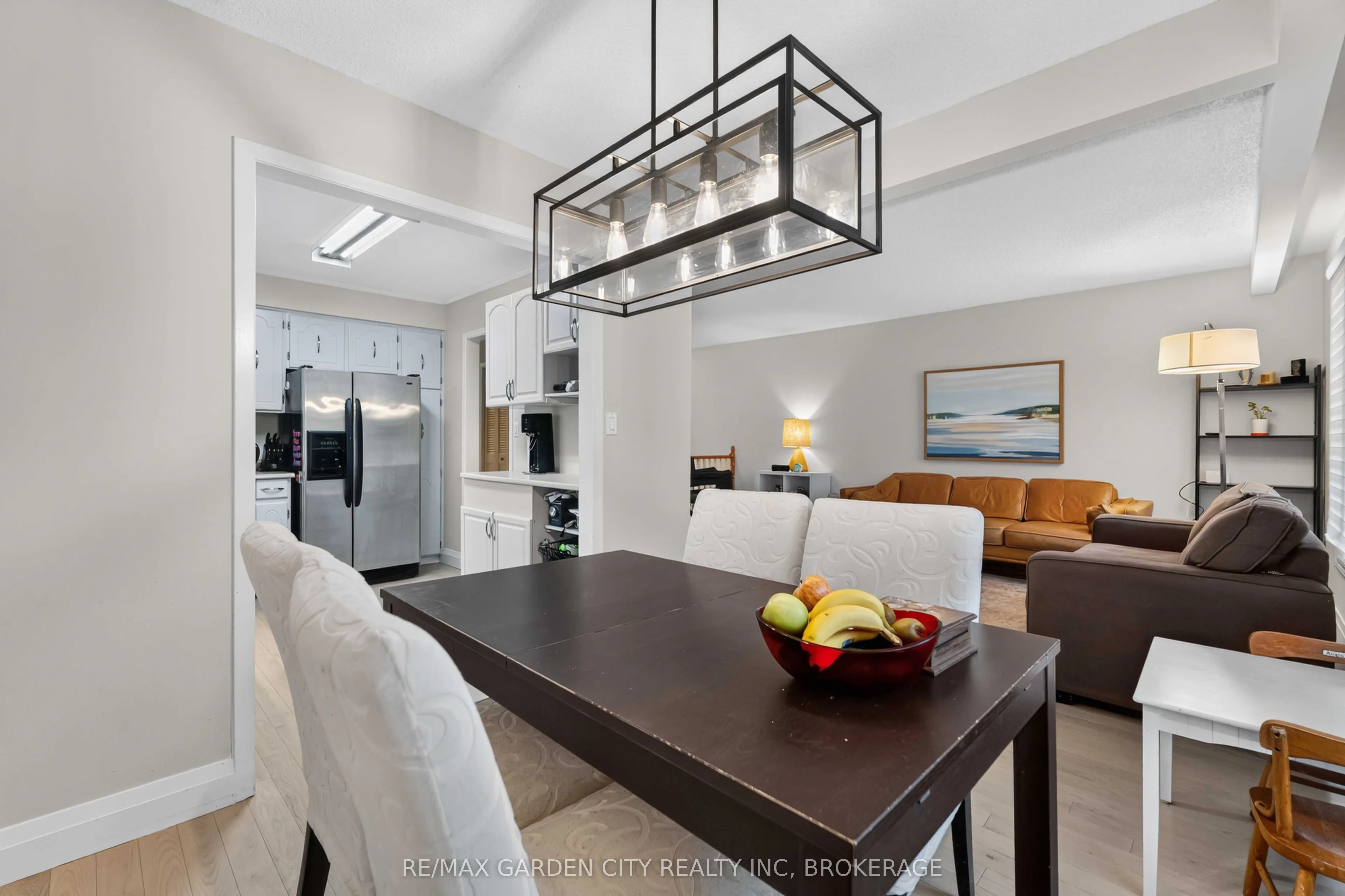 3 FALLINGBROOK Drive