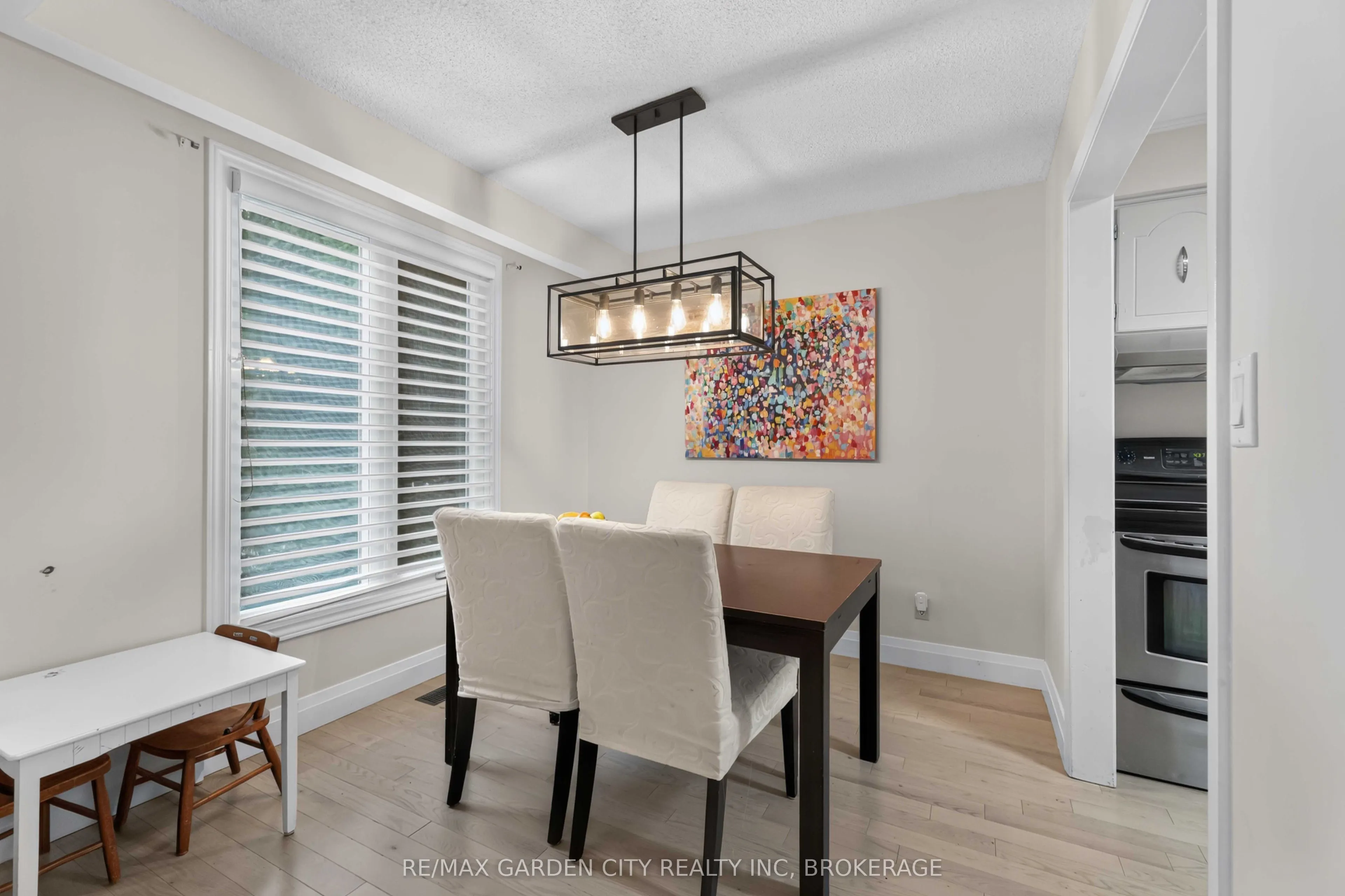 3 FALLINGBROOK Drive