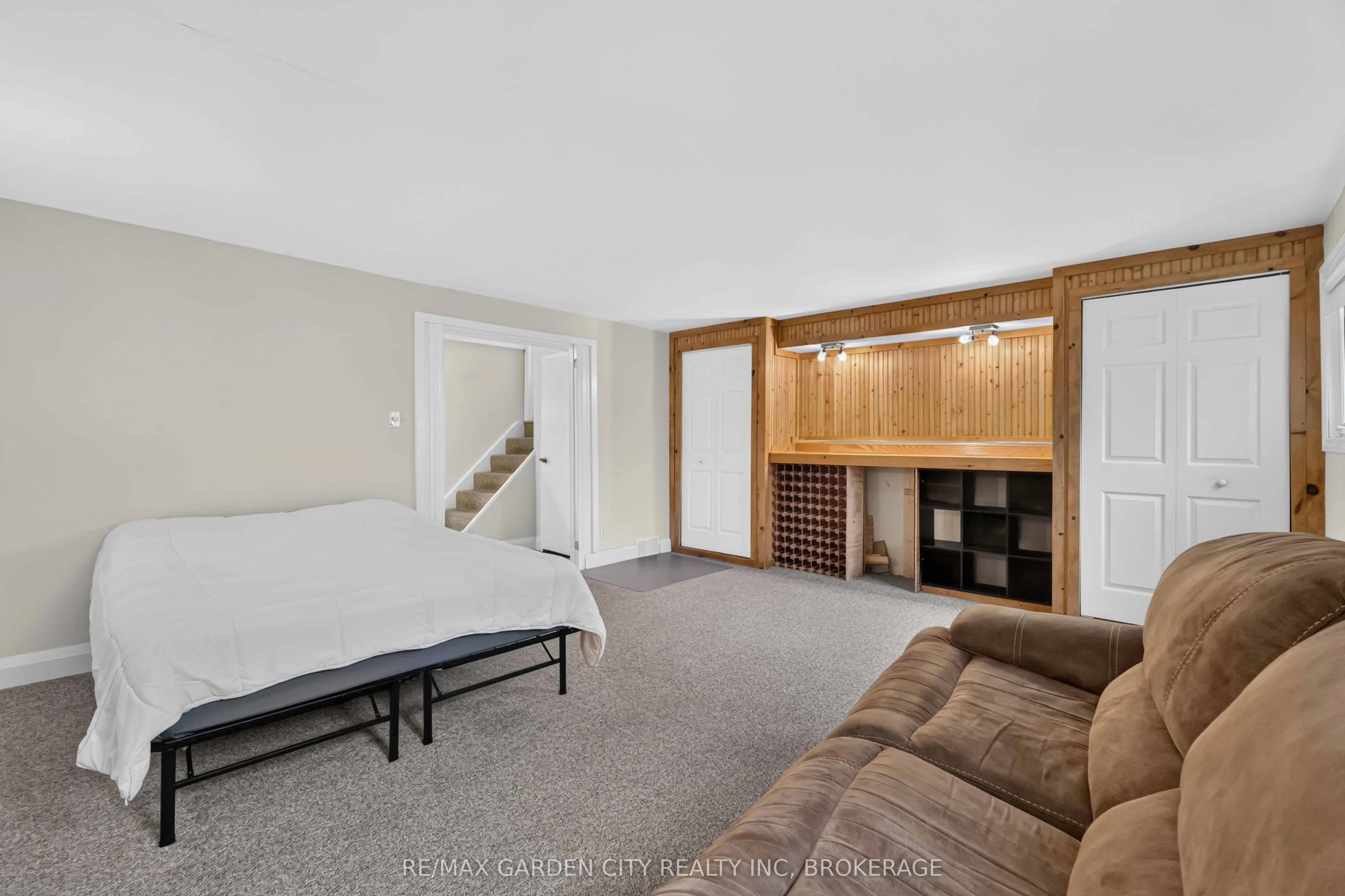 3 FALLINGBROOK Drive