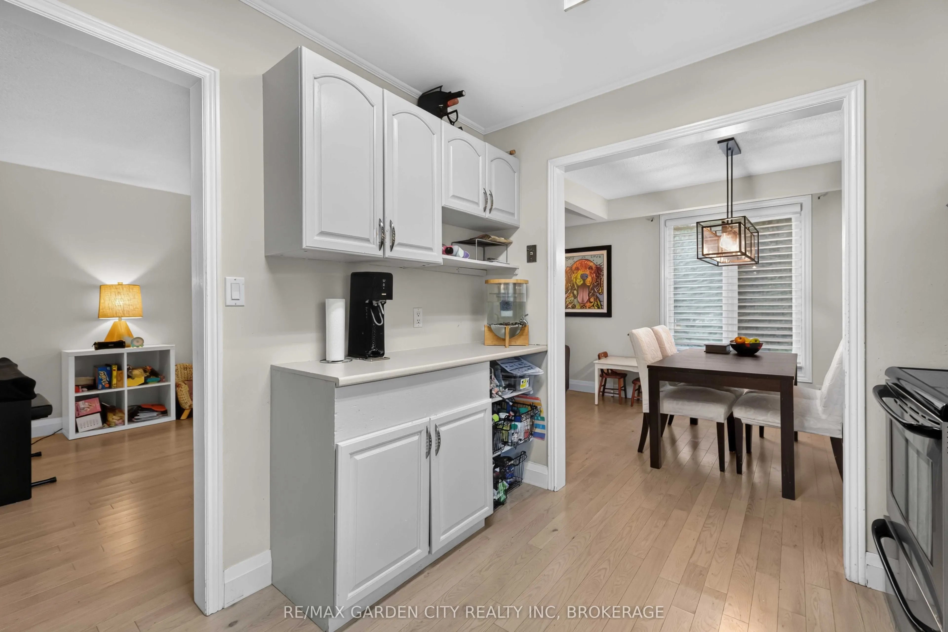 3 FALLINGBROOK Drive