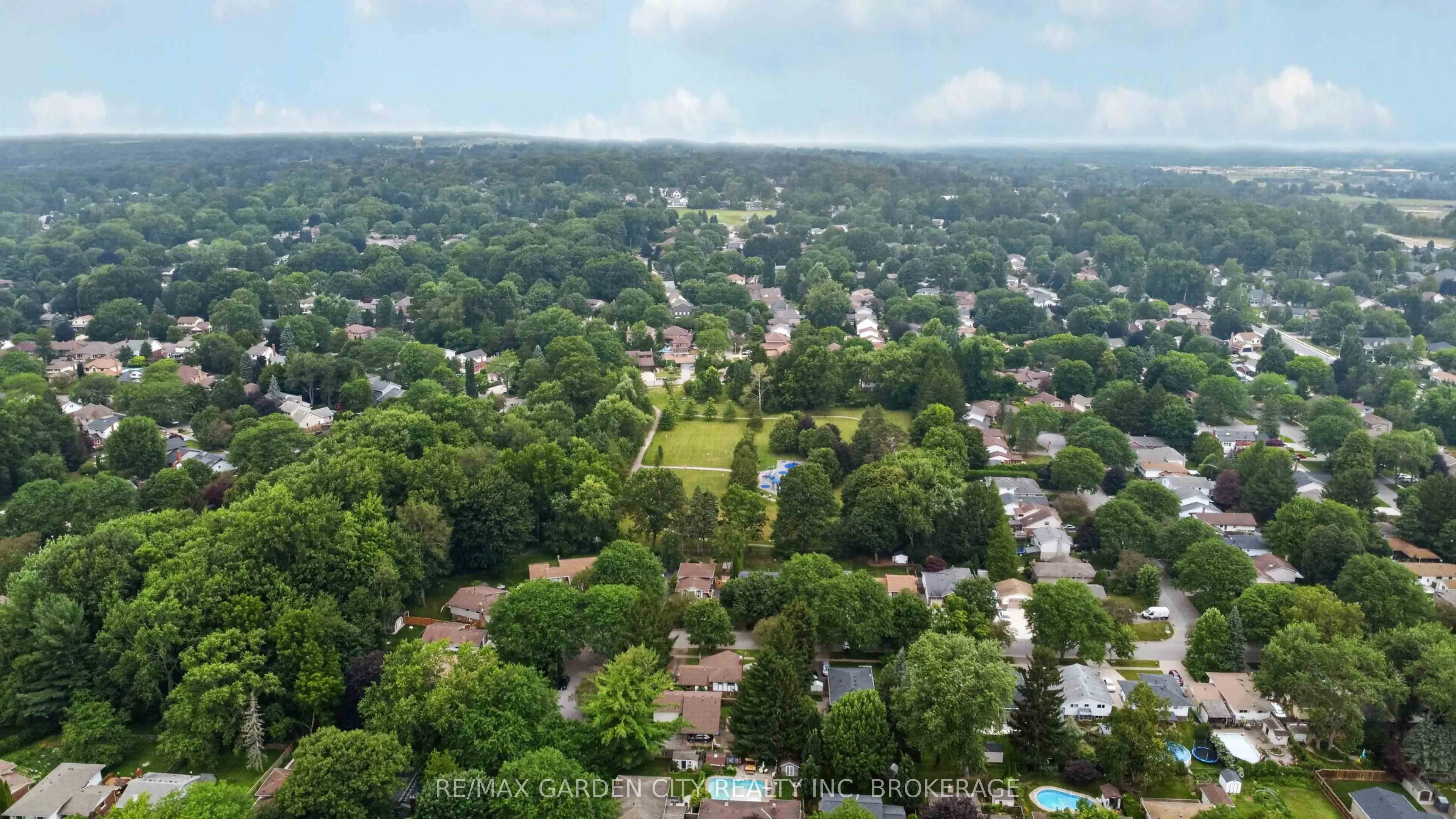 3 FALLINGBROOK Drive