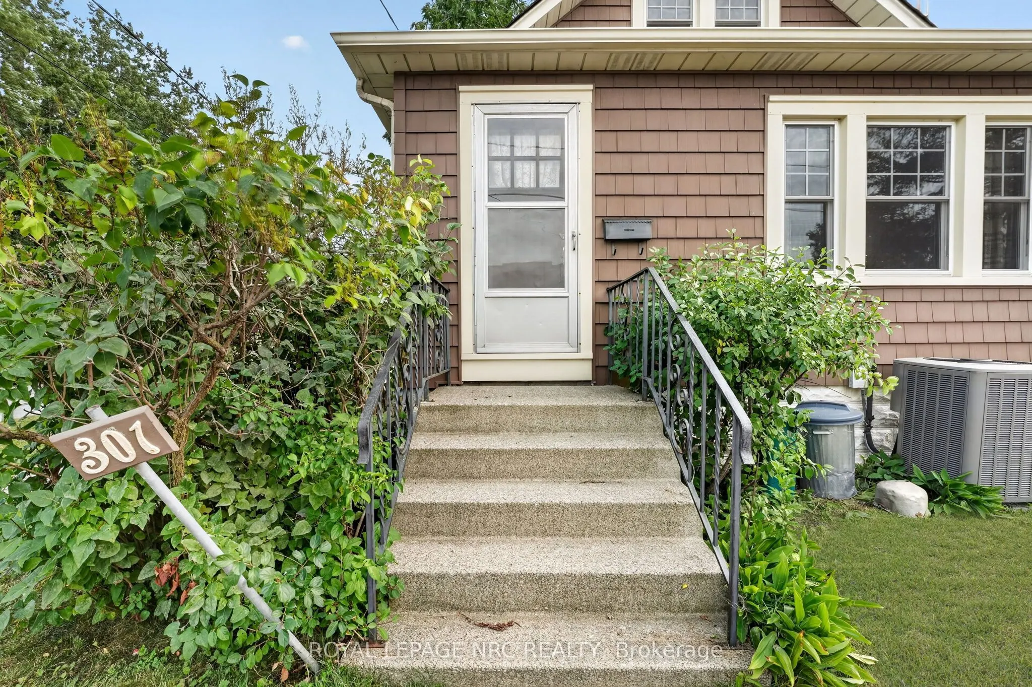 301 Dufferin Street