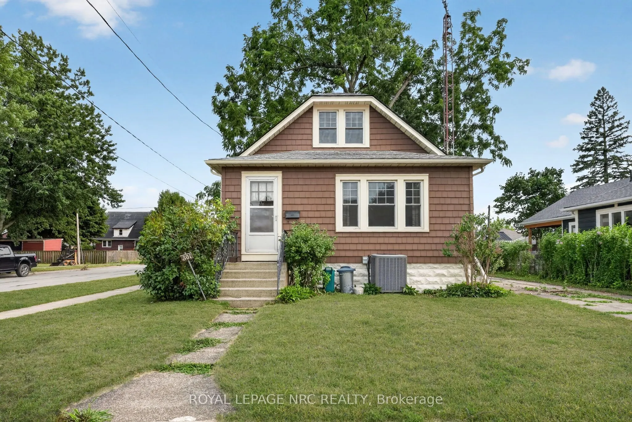 301 Dufferin Street
