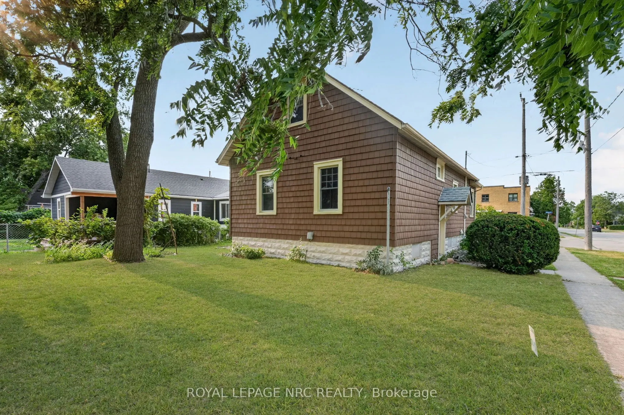 301 Dufferin Street
