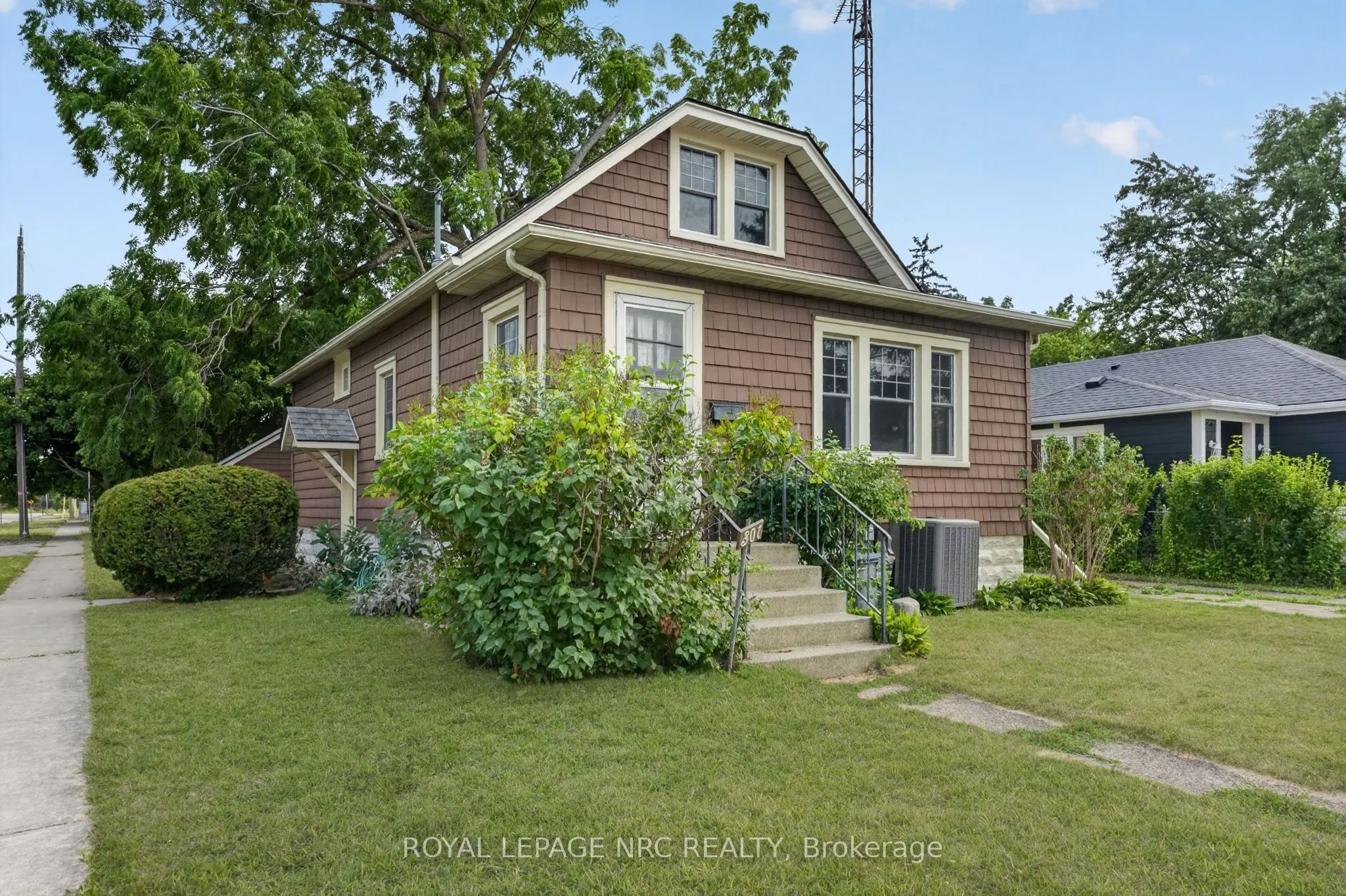 301 Dufferin Street