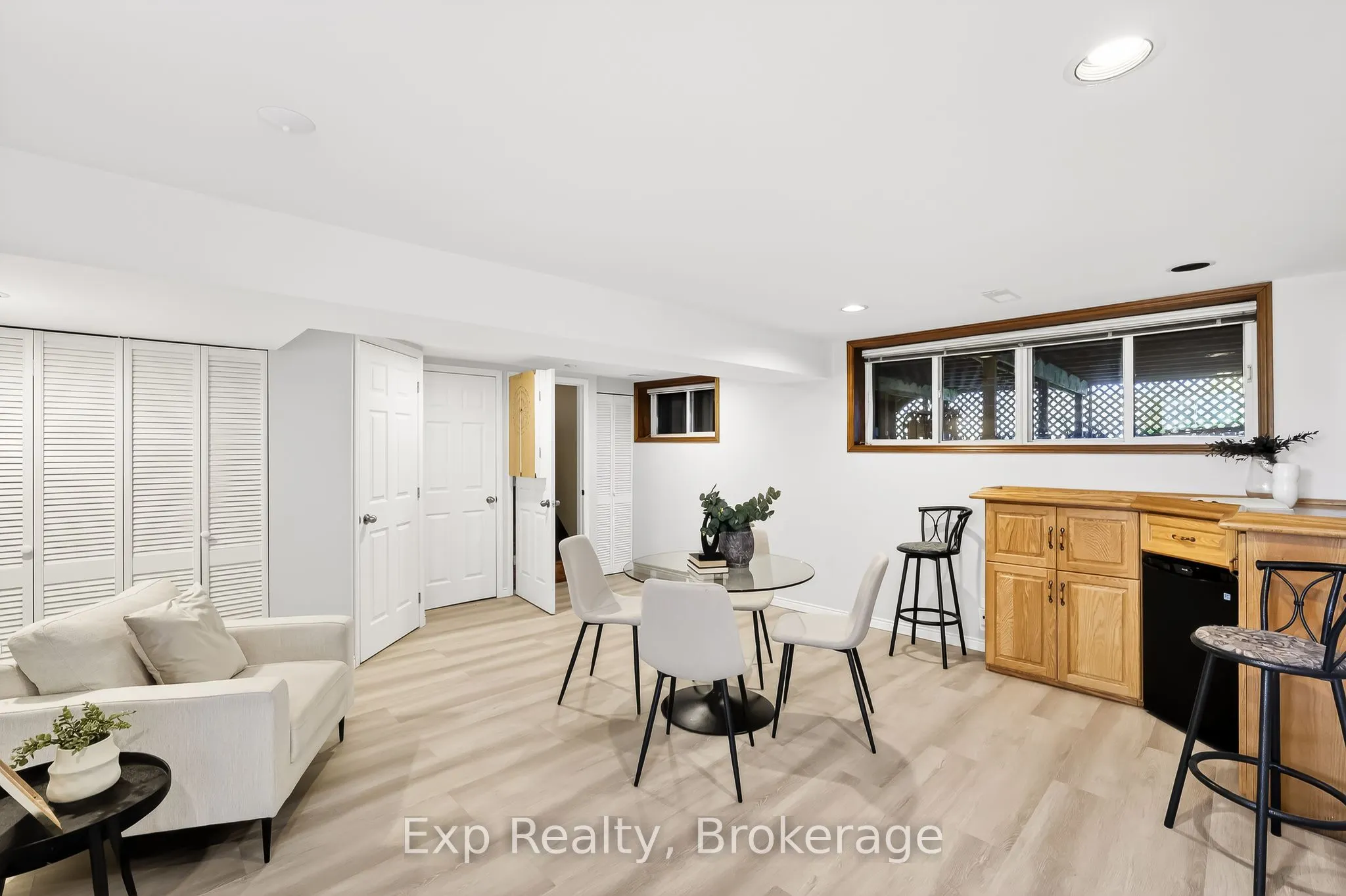 1175 Lakeshore Road