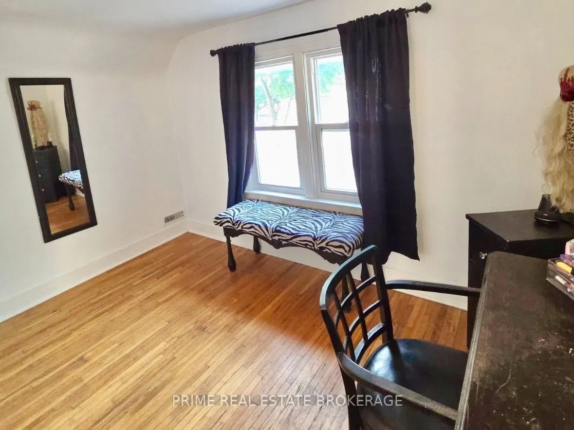 586 Cheapside Street