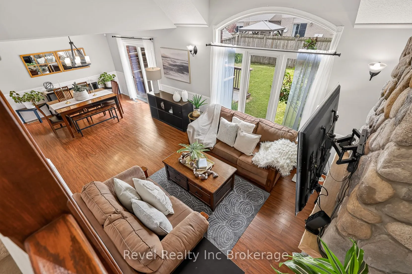 762 Frontenac Crescent