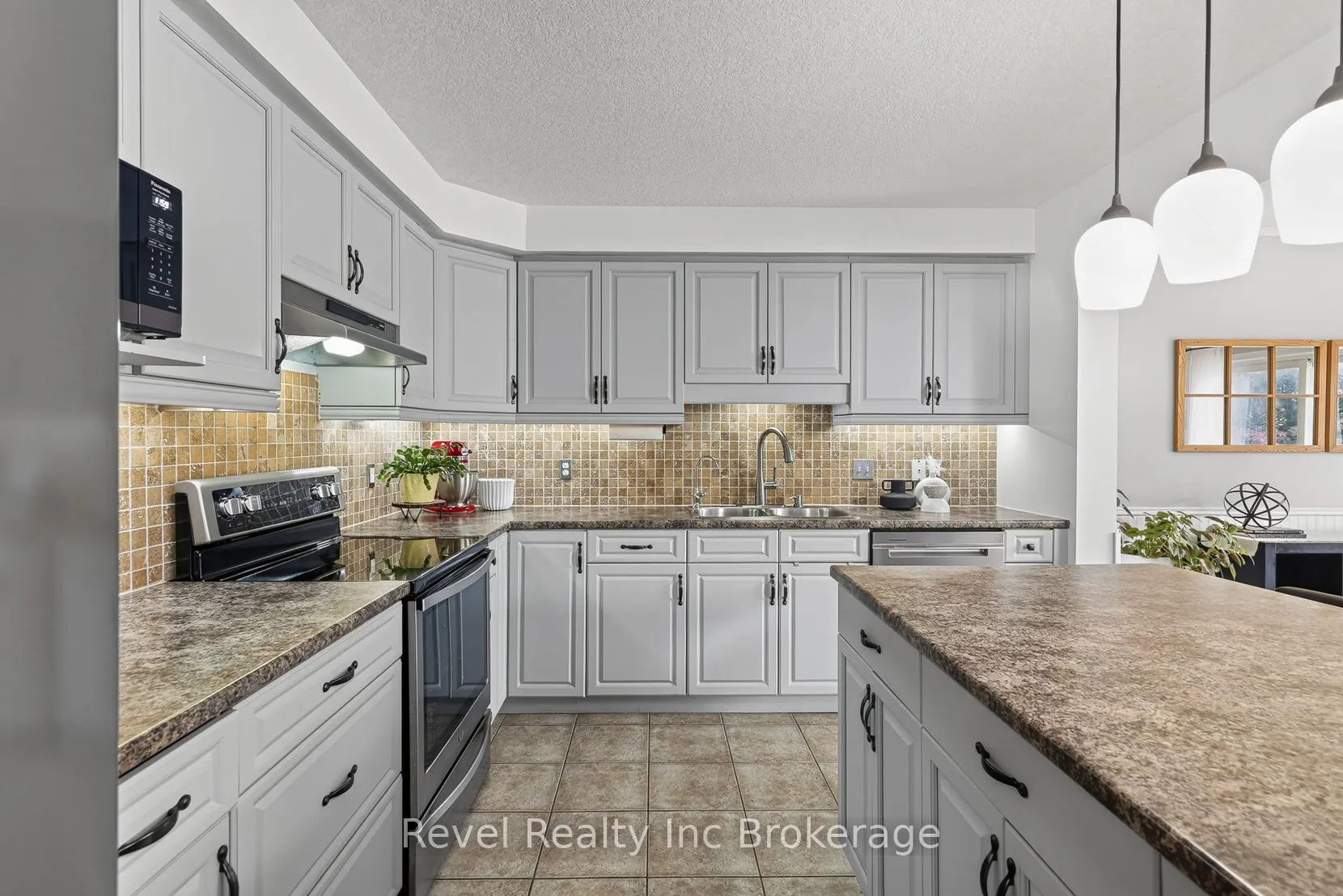 762 Frontenac Crescent