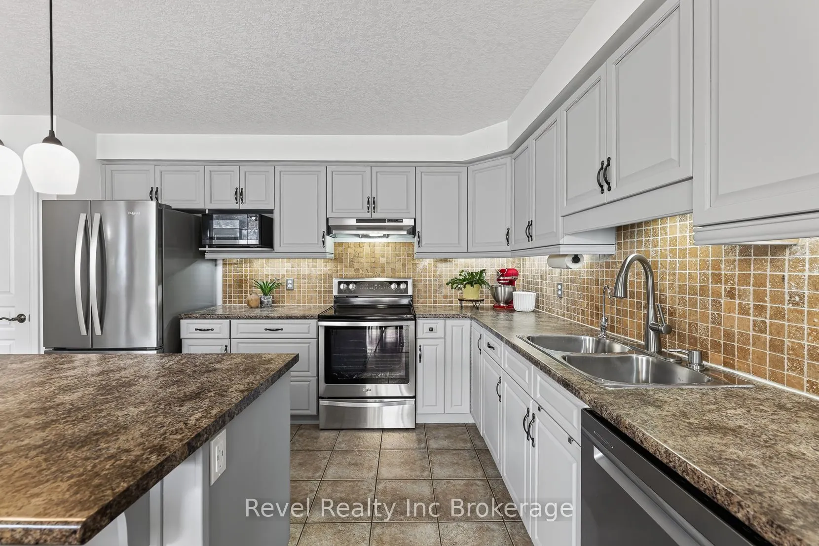 762 Frontenac Crescent
