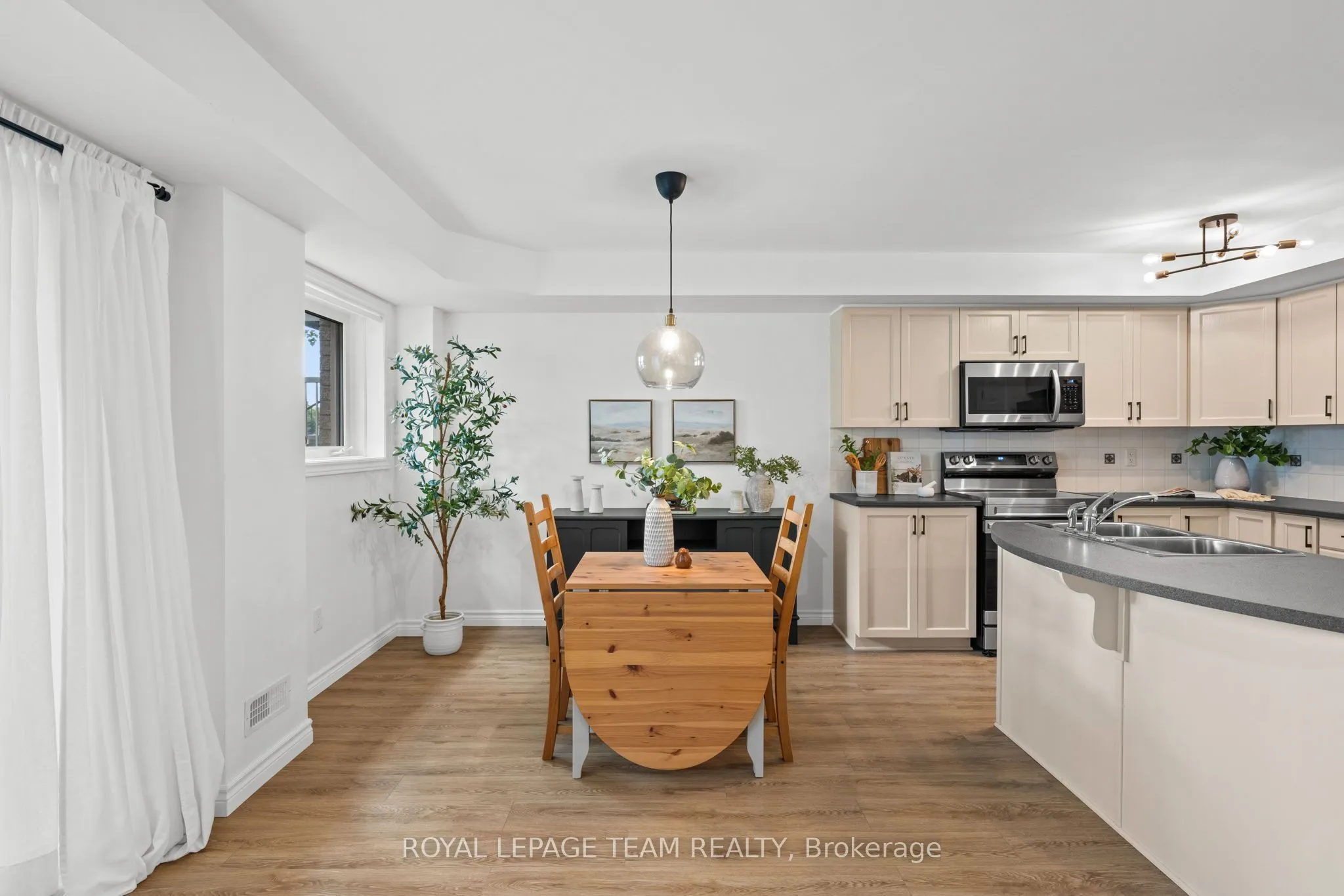 313 Cresthaven Drive #2