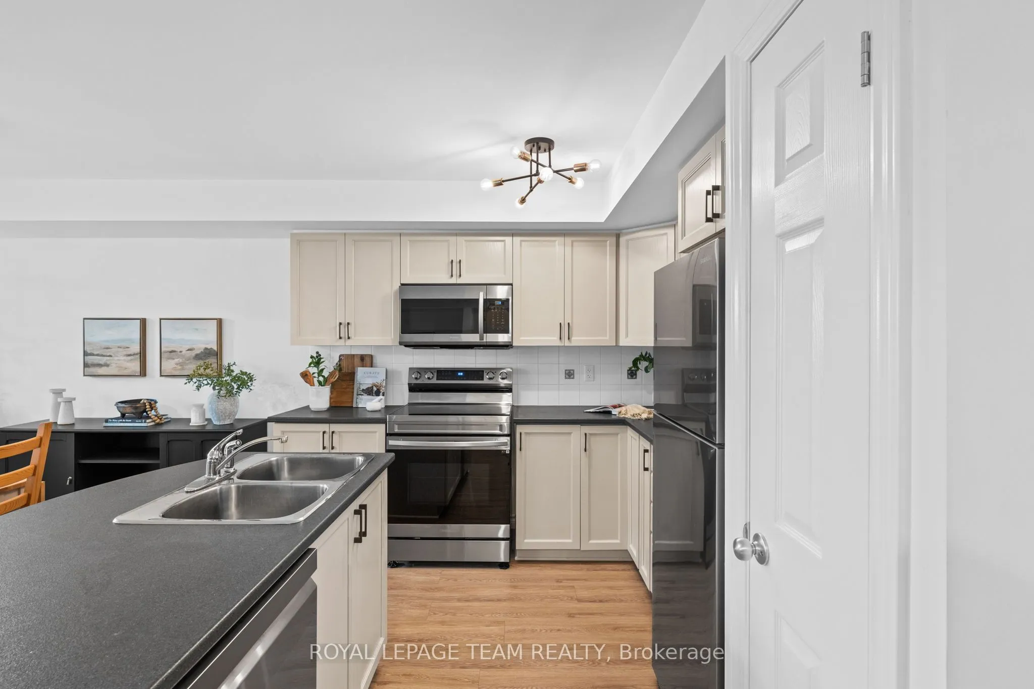 313 Cresthaven Drive #2