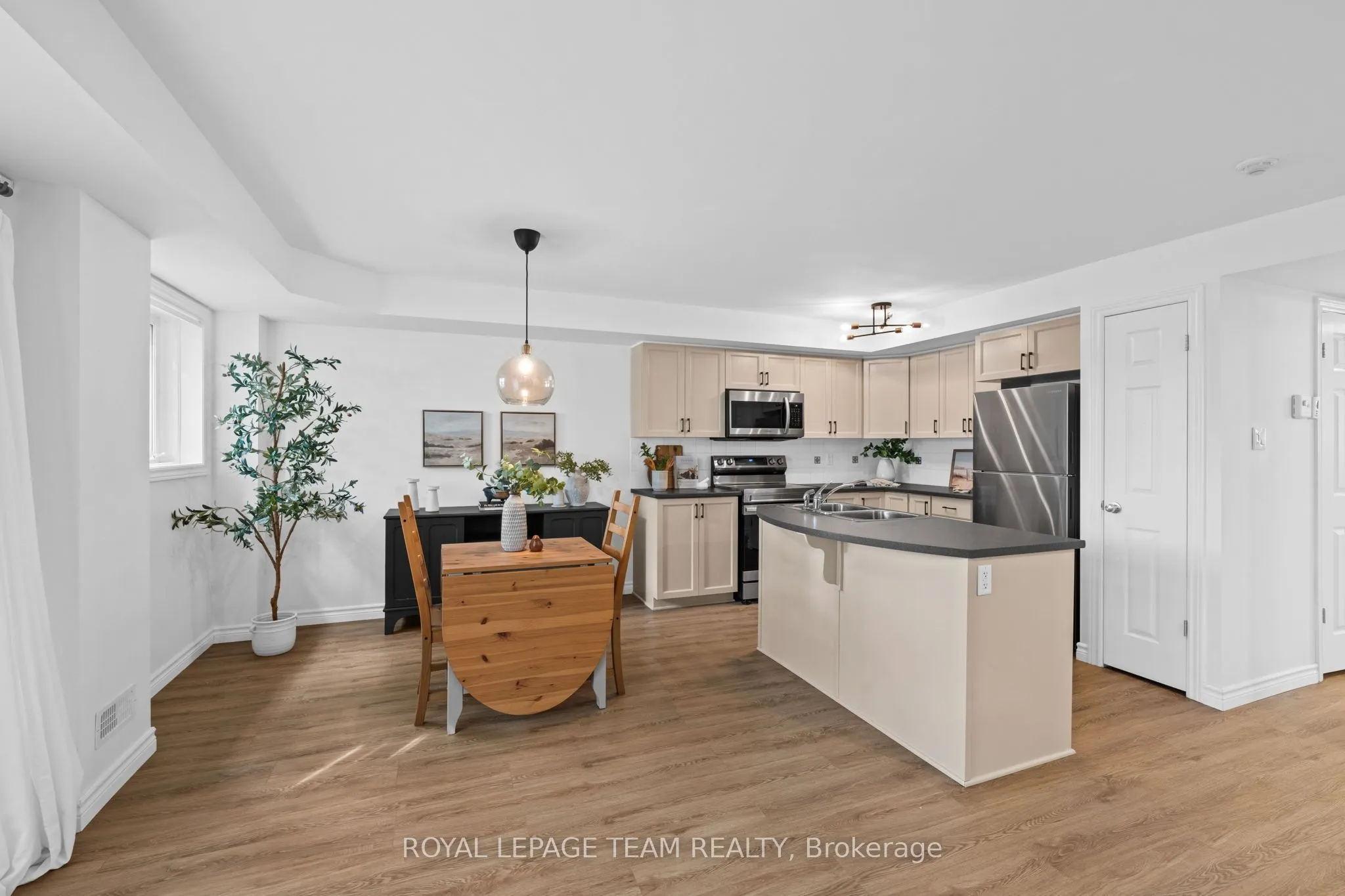 313 Cresthaven Drive #2