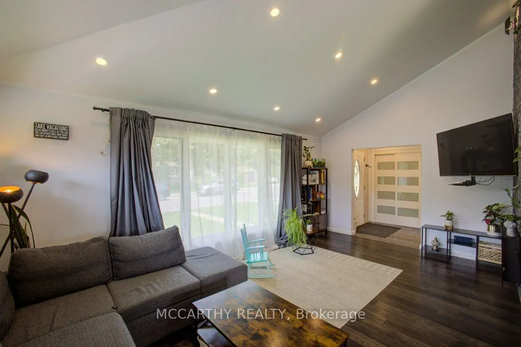 341 Victoria Street East Street E