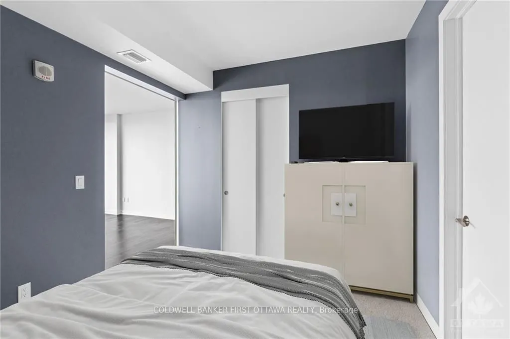 300 LISGAR Street #907