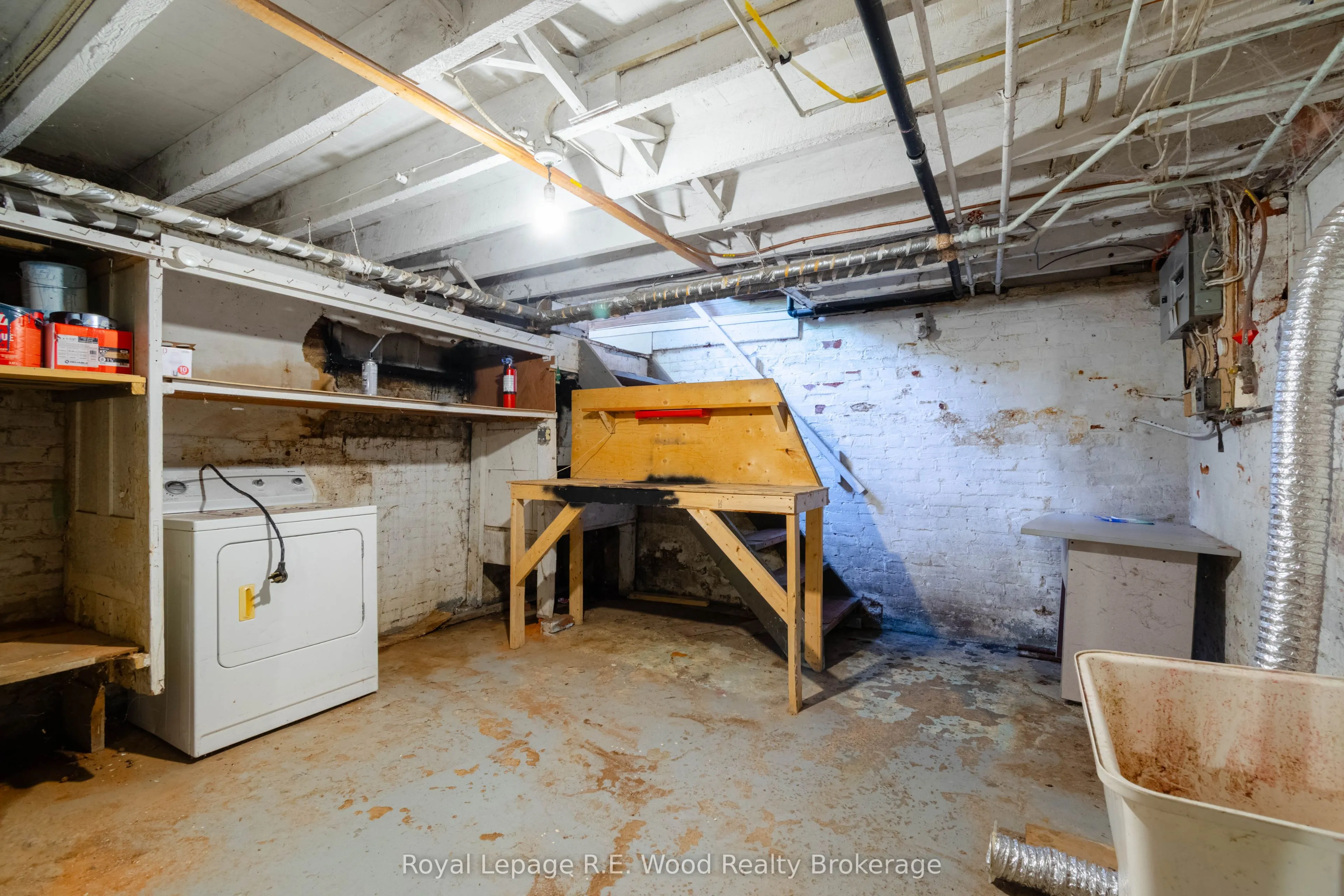 311 TALBOT Street E