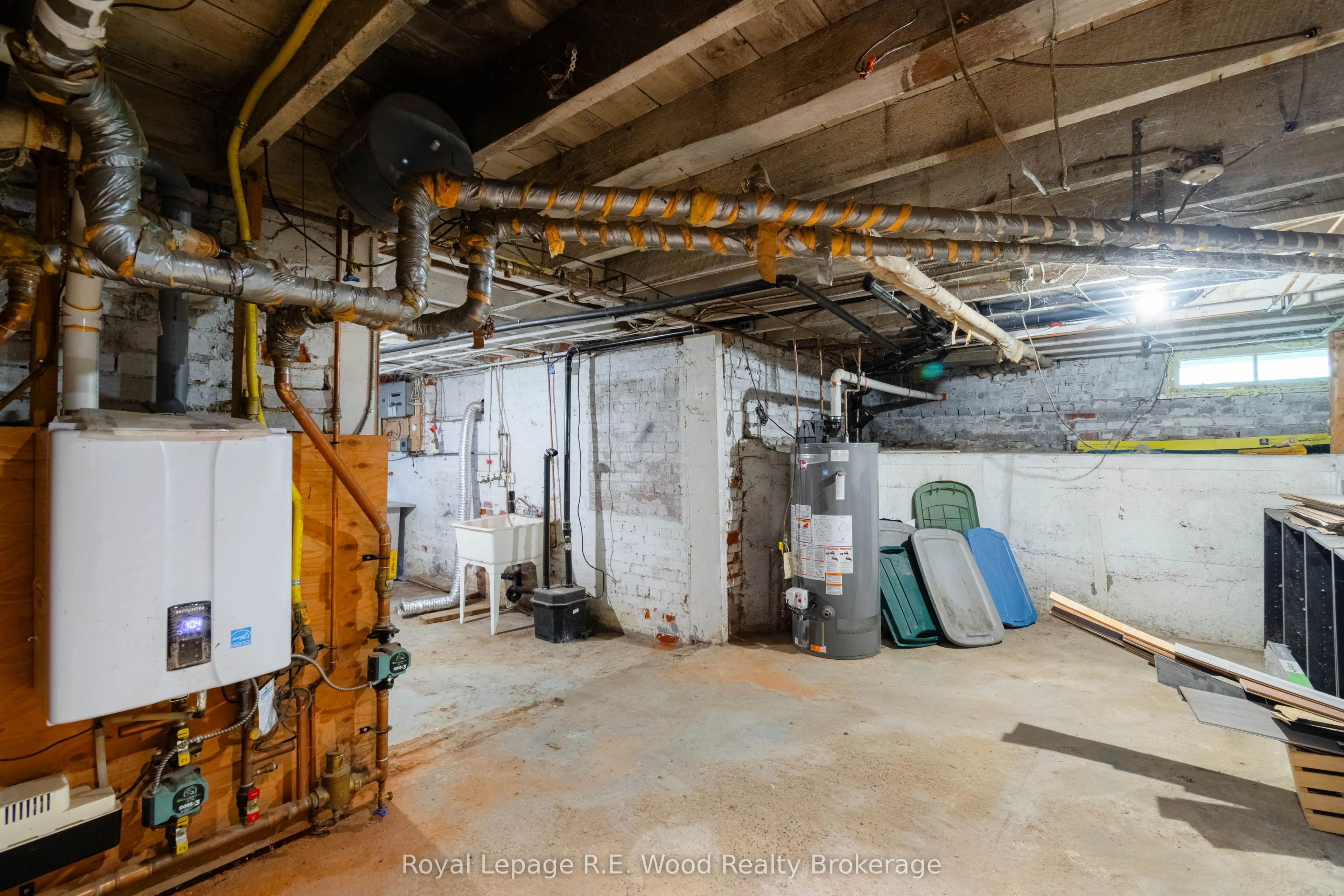 311 TALBOT Street E