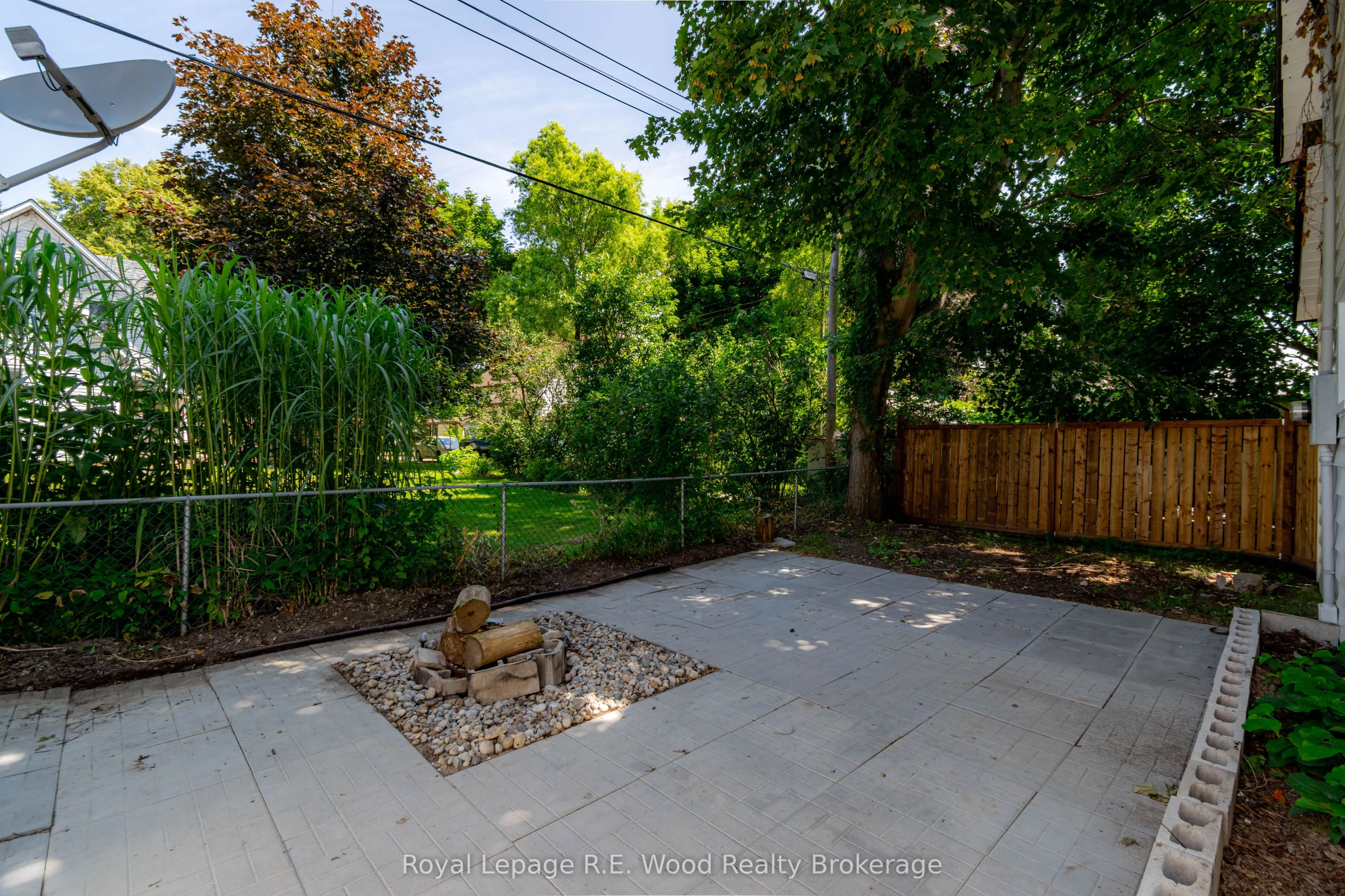 311 TALBOT Street E