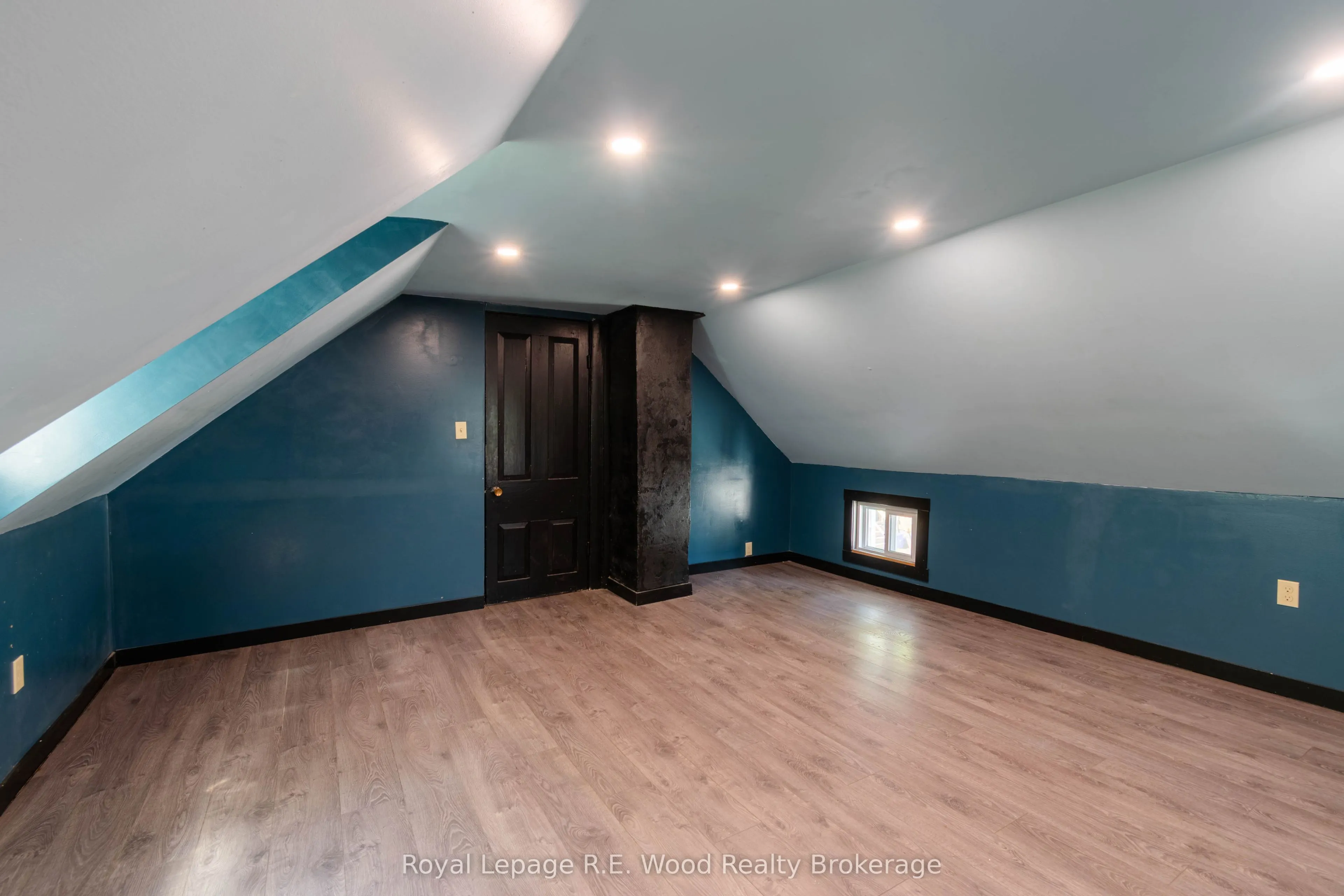 311 TALBOT Street E