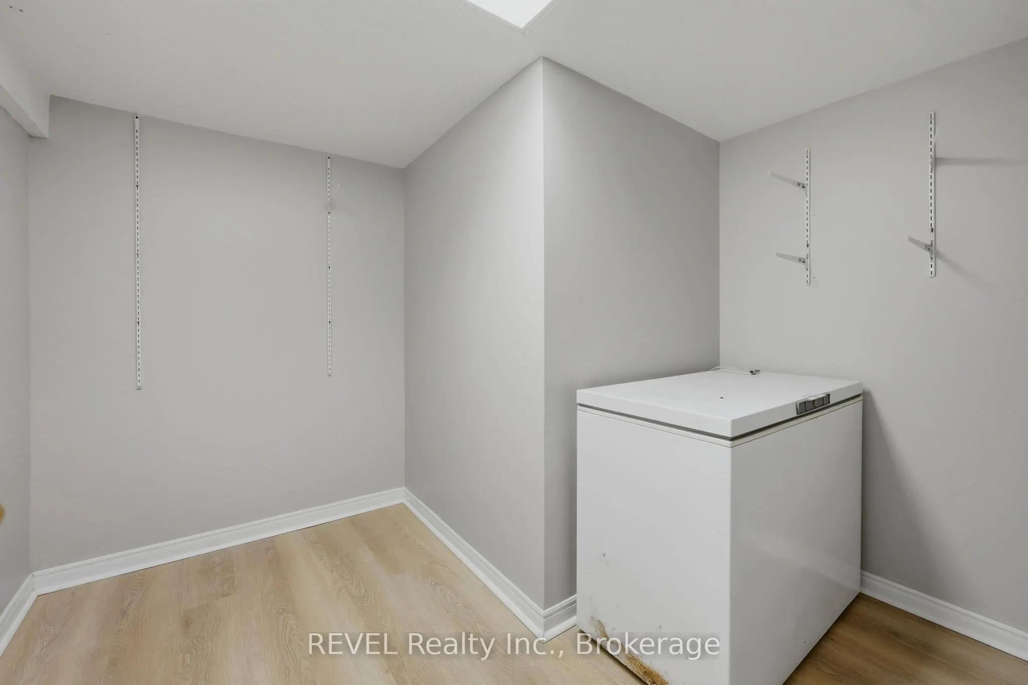 7962 Booth Street