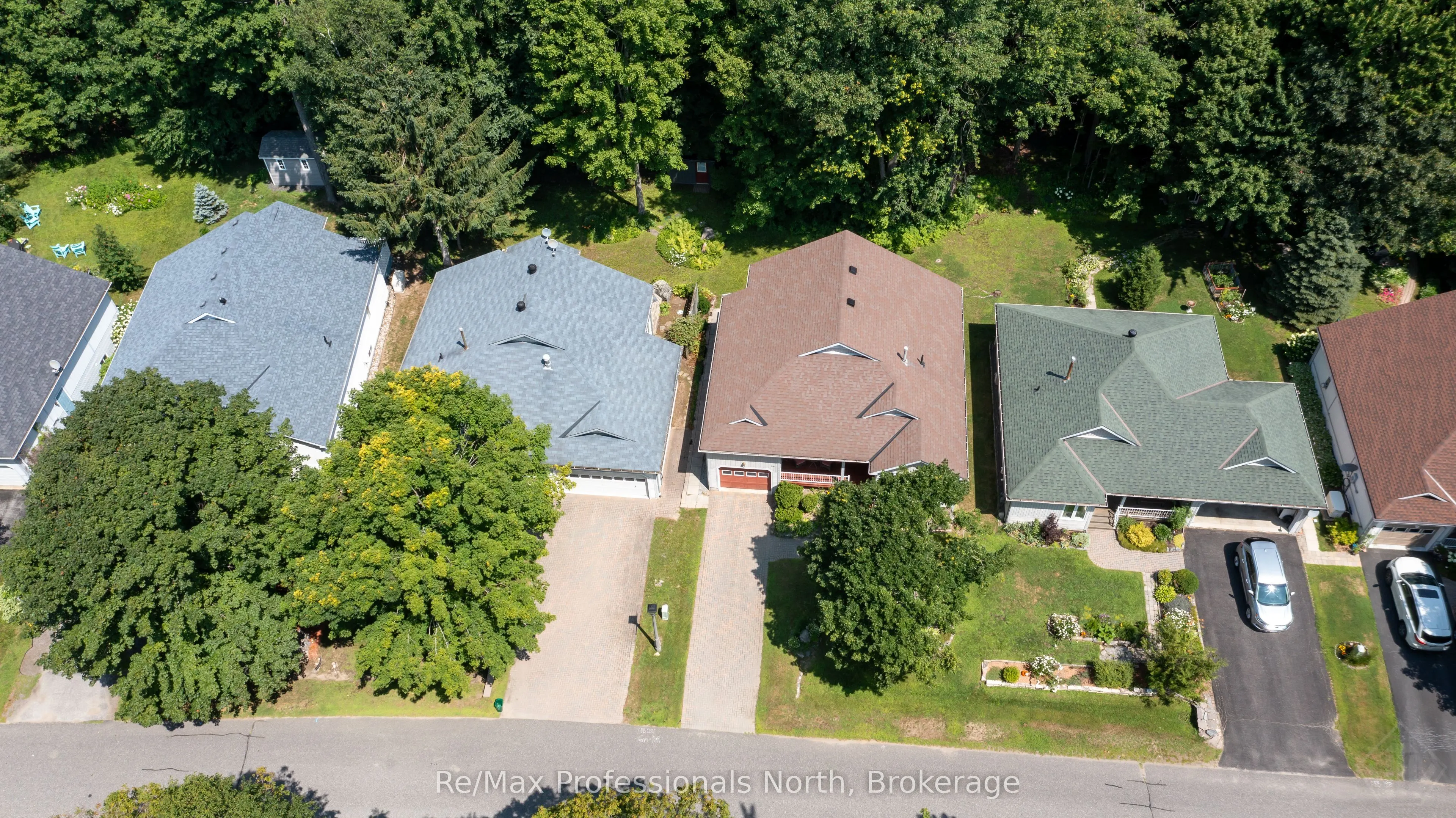 60 Pineridge Gate