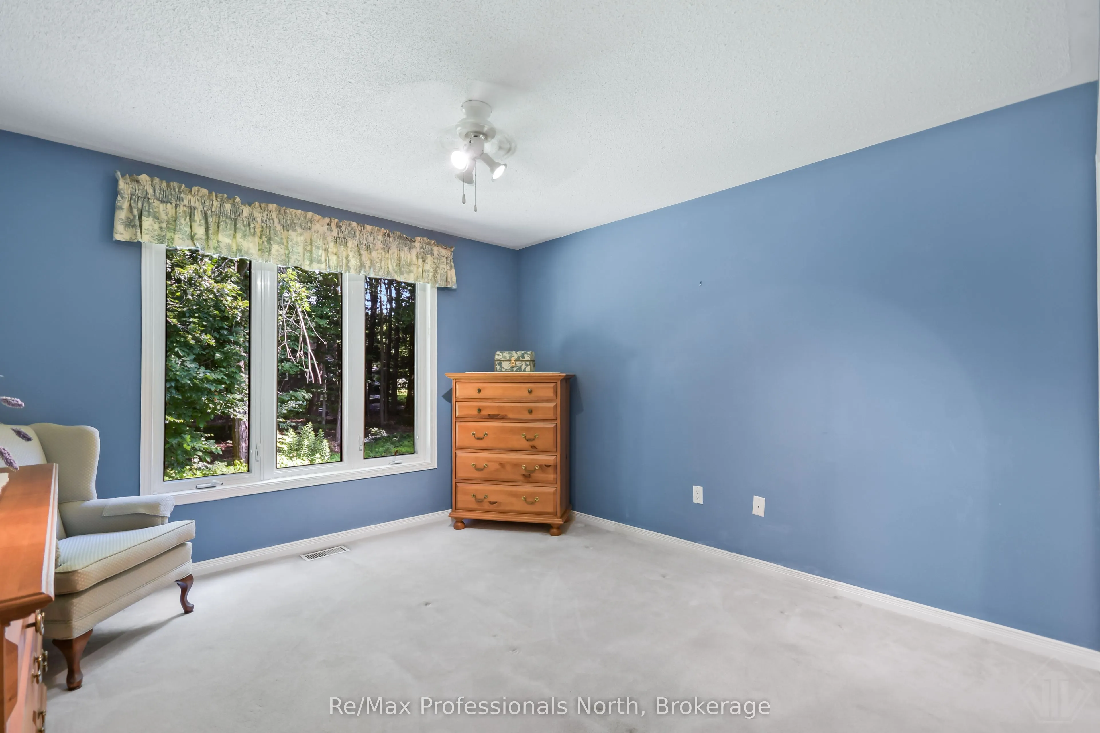 60 Pineridge Gate