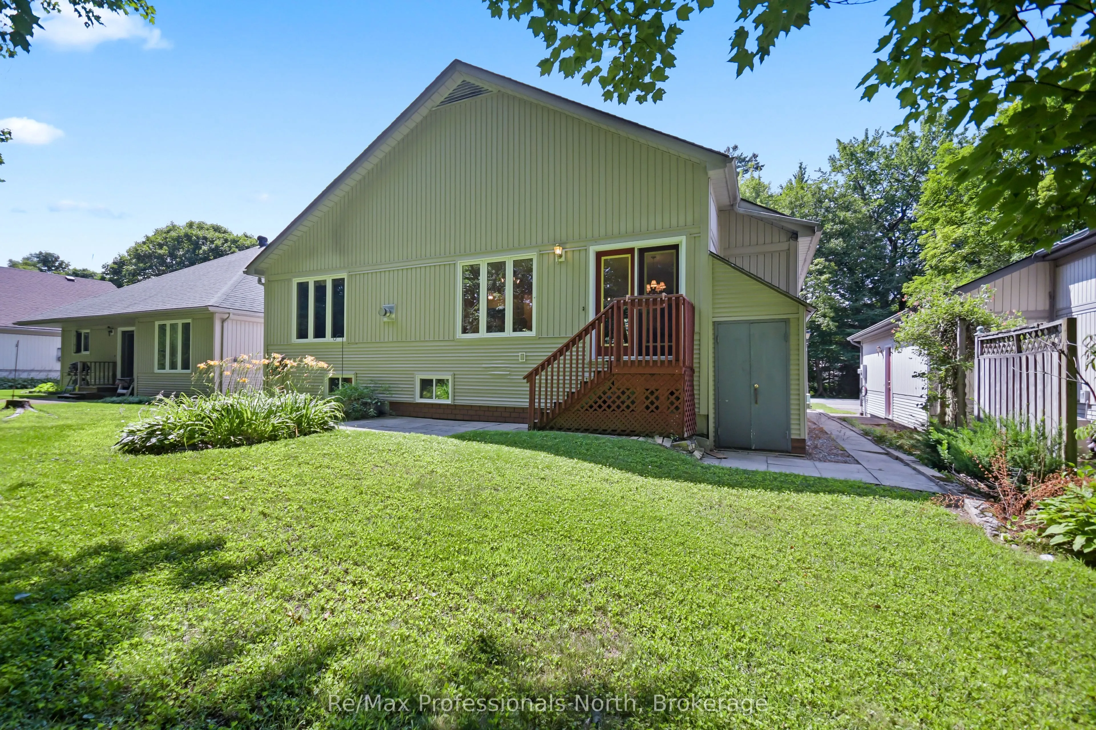 60 Pineridge Gate