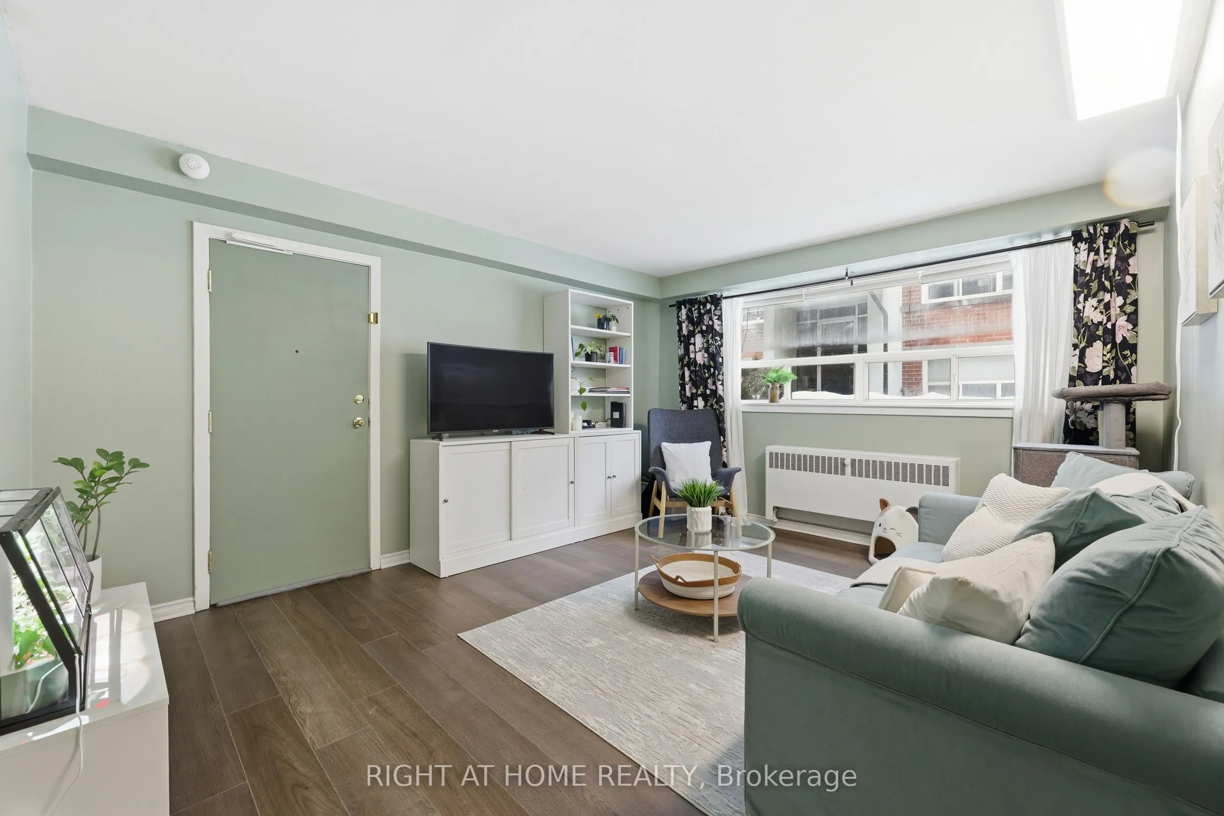223 MacNab Street S #11