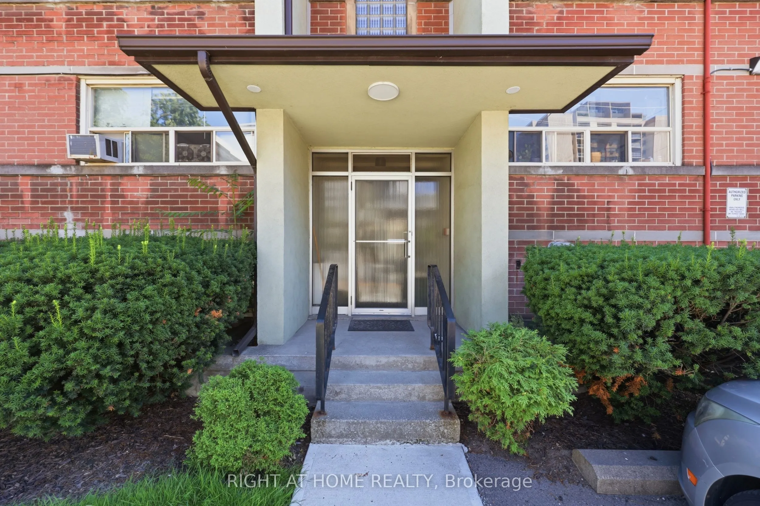 223 MacNab Street S #11