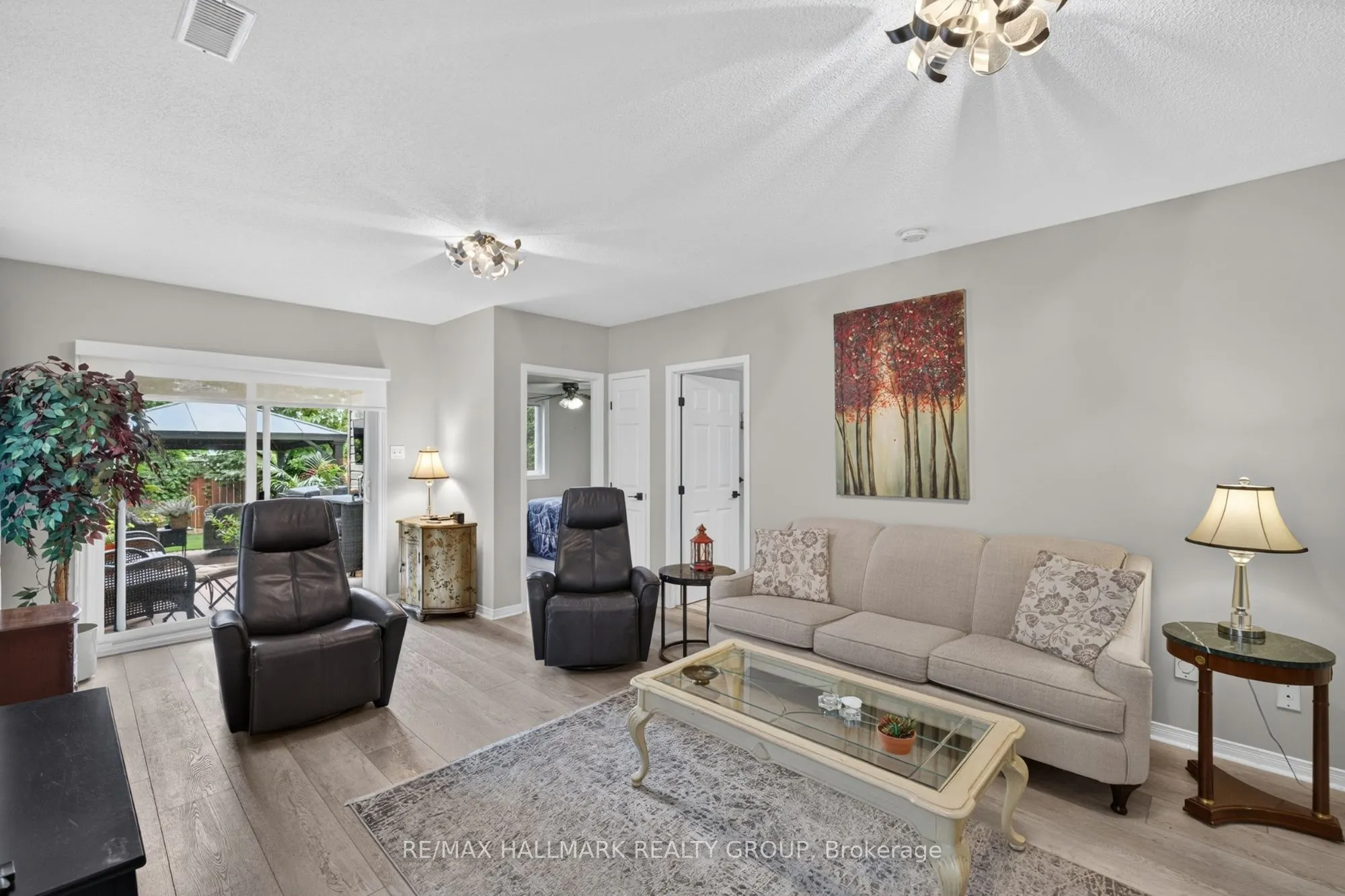 139 CASTLE GLEN Crescent