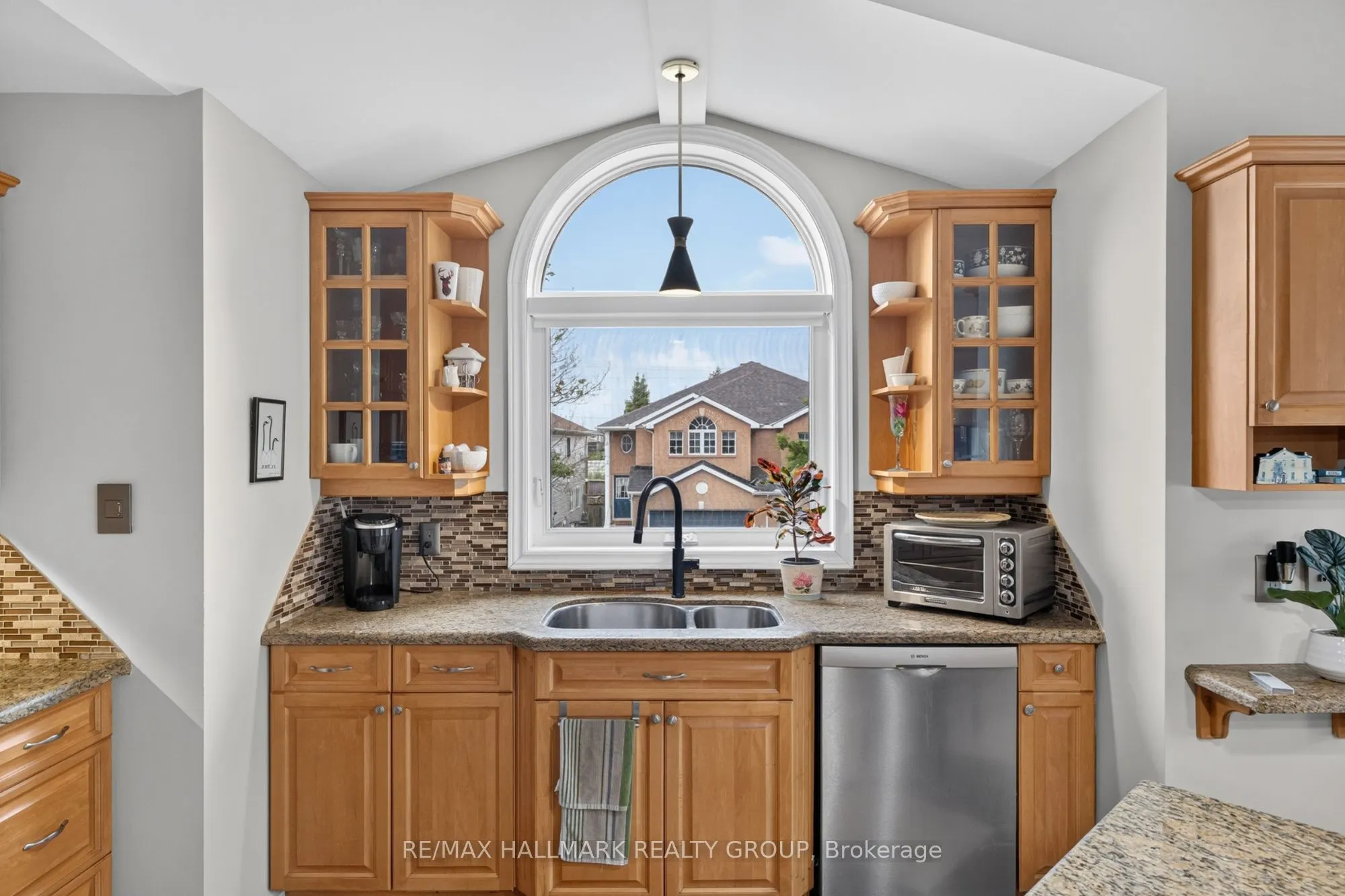 139 CASTLE GLEN Crescent