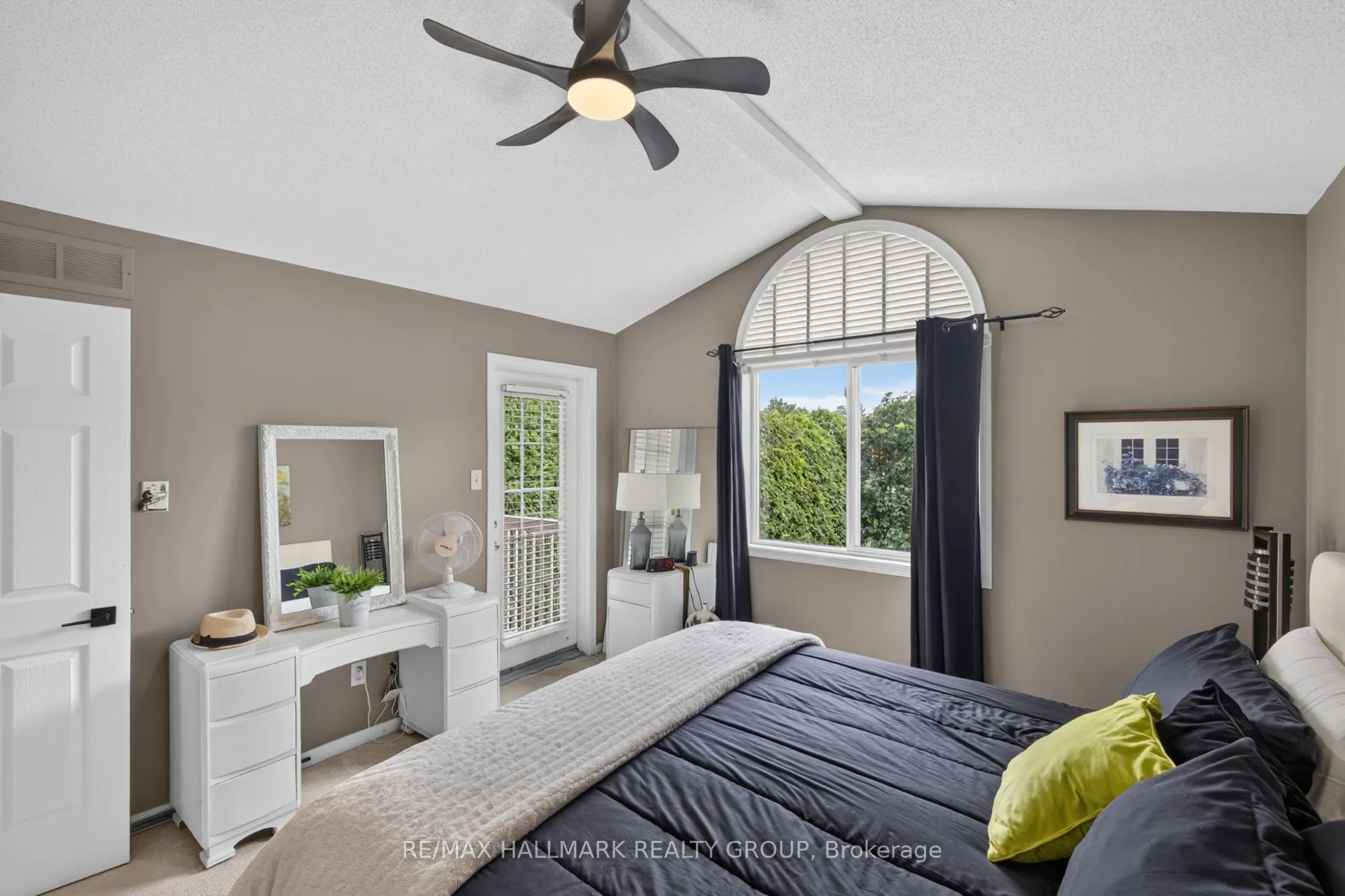 139 CASTLE GLEN Crescent