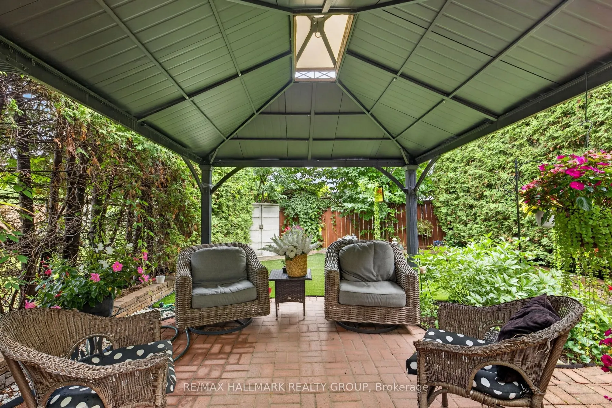 139 CASTLE GLEN Crescent