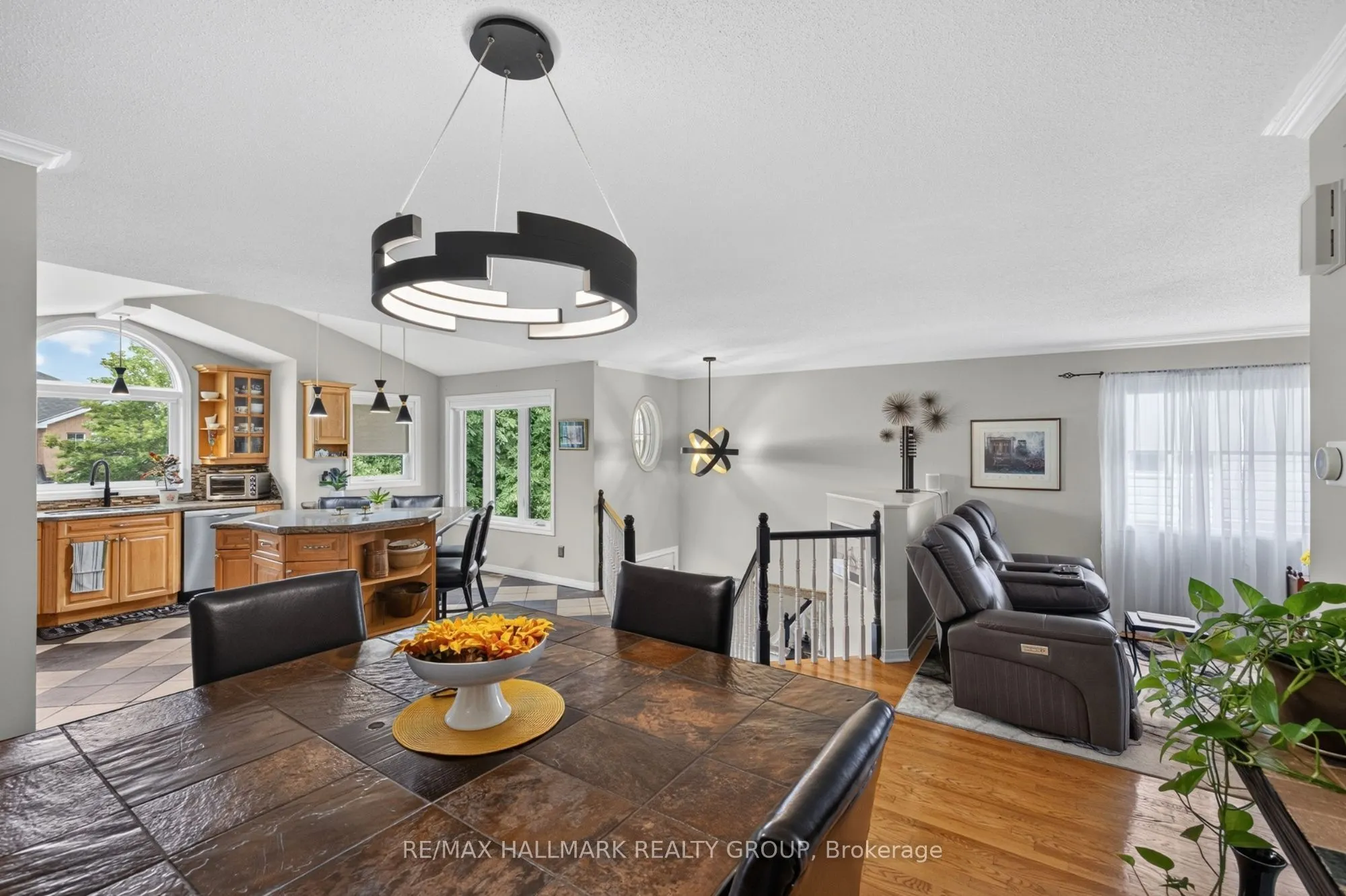 139 CASTLE GLEN Crescent