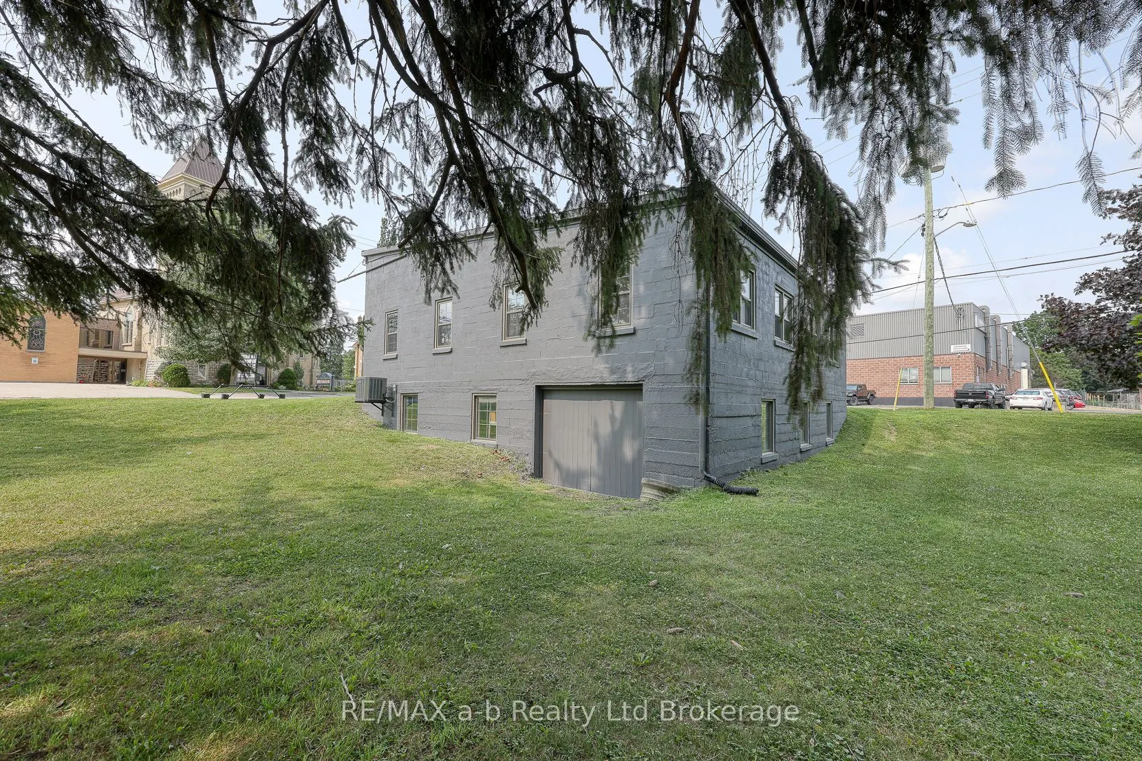 119 Woodstock Street S