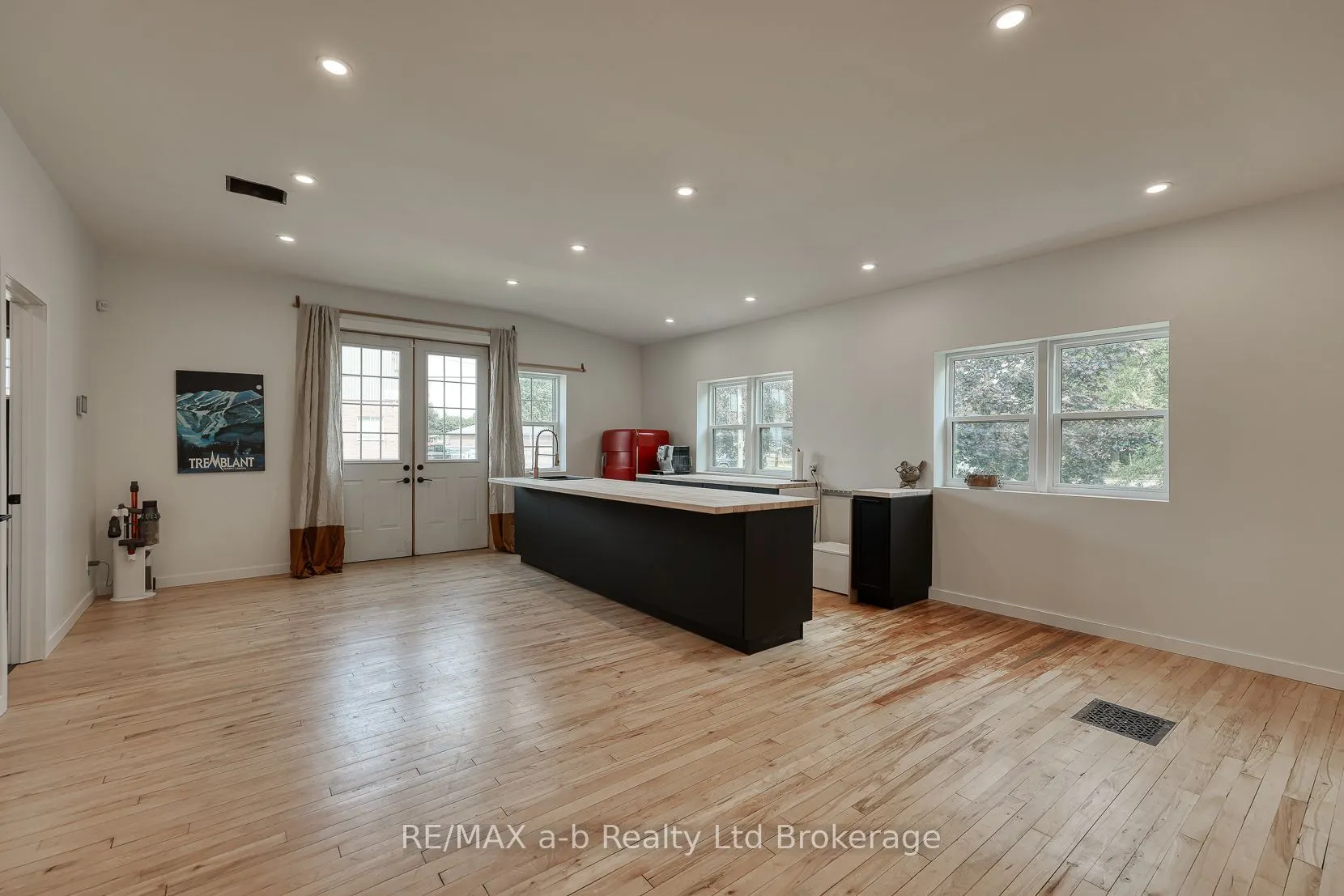 119 Woodstock Street S