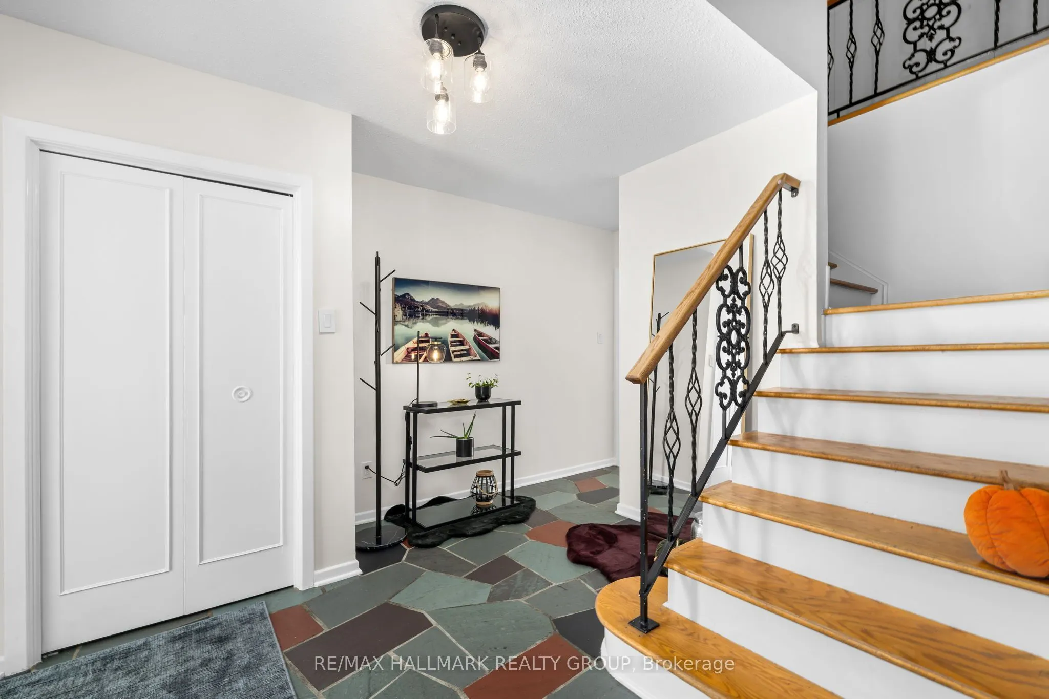 932 Dresden Crescent