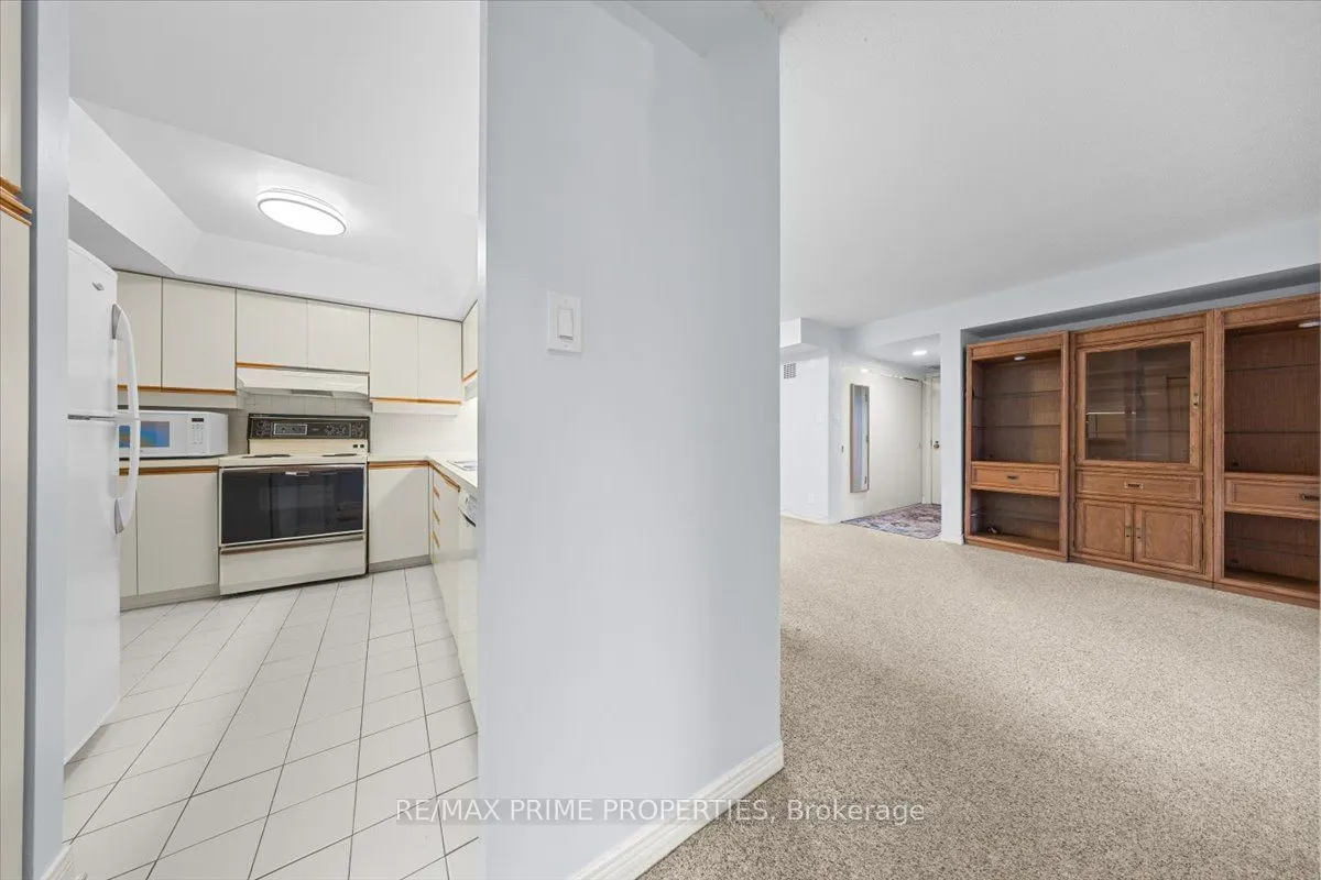 205 Somerset Street W #105