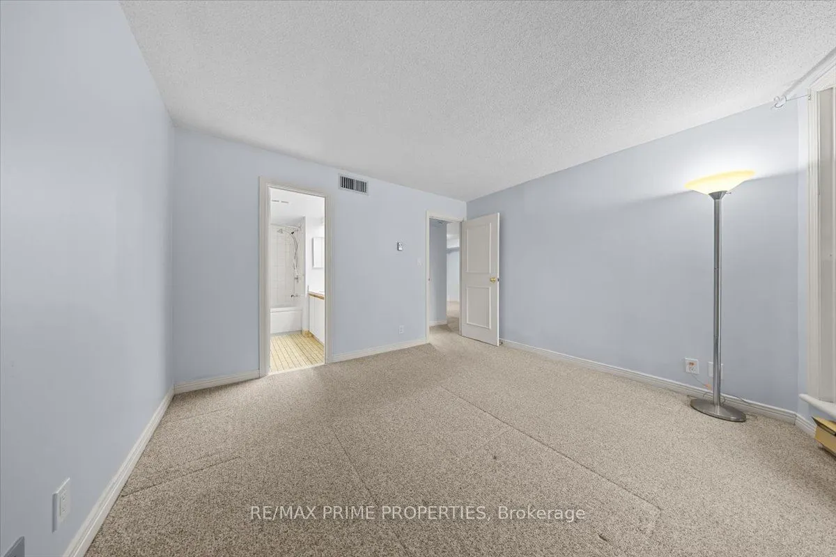 205 Somerset Street W #105