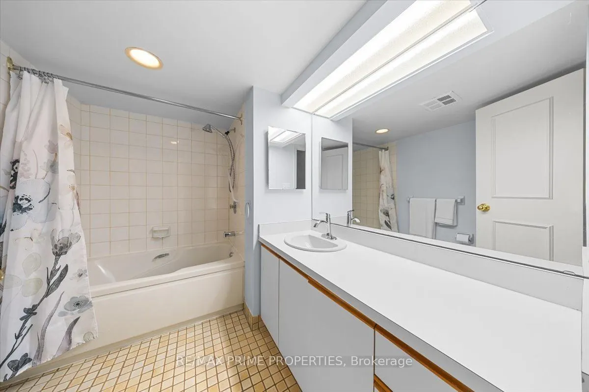 205 Somerset Street W #105