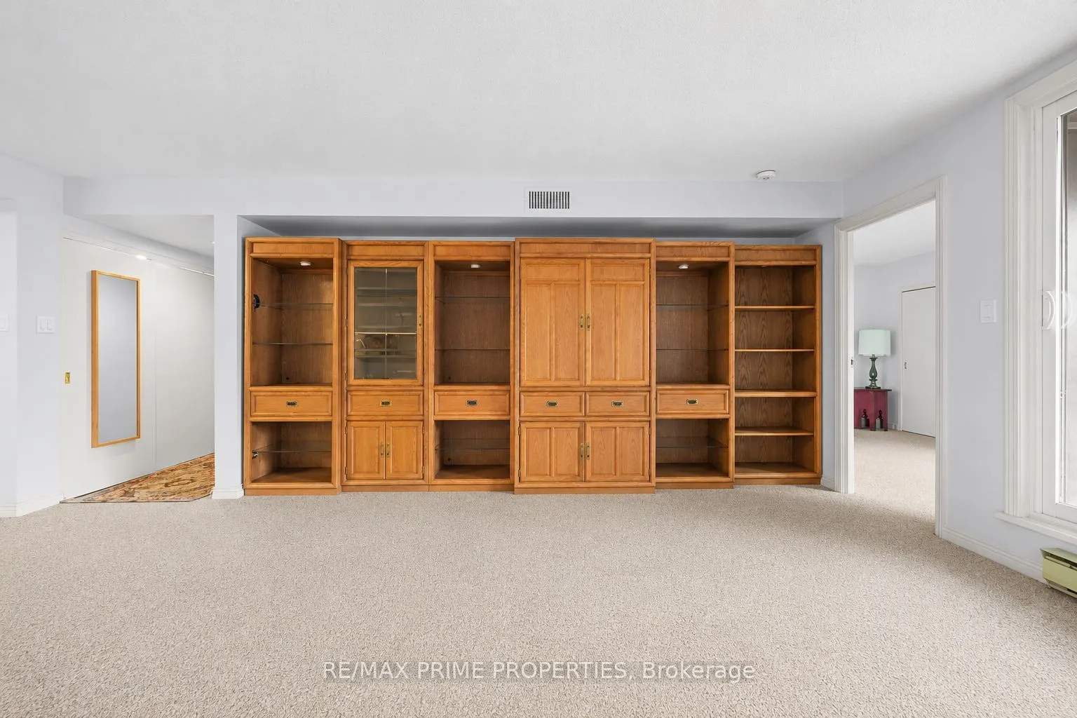 205 Somerset Street W #105